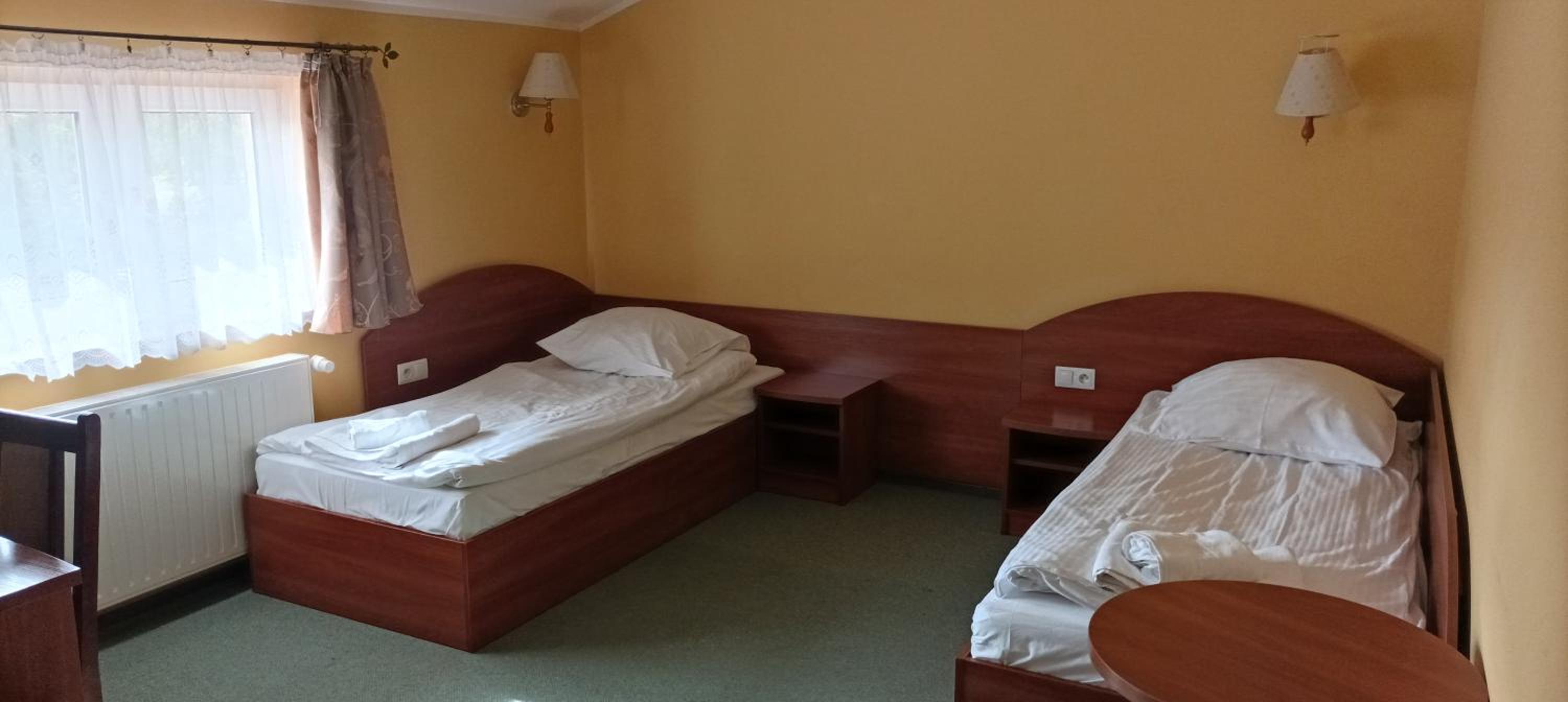 Twin Room with Bath - Photo 1