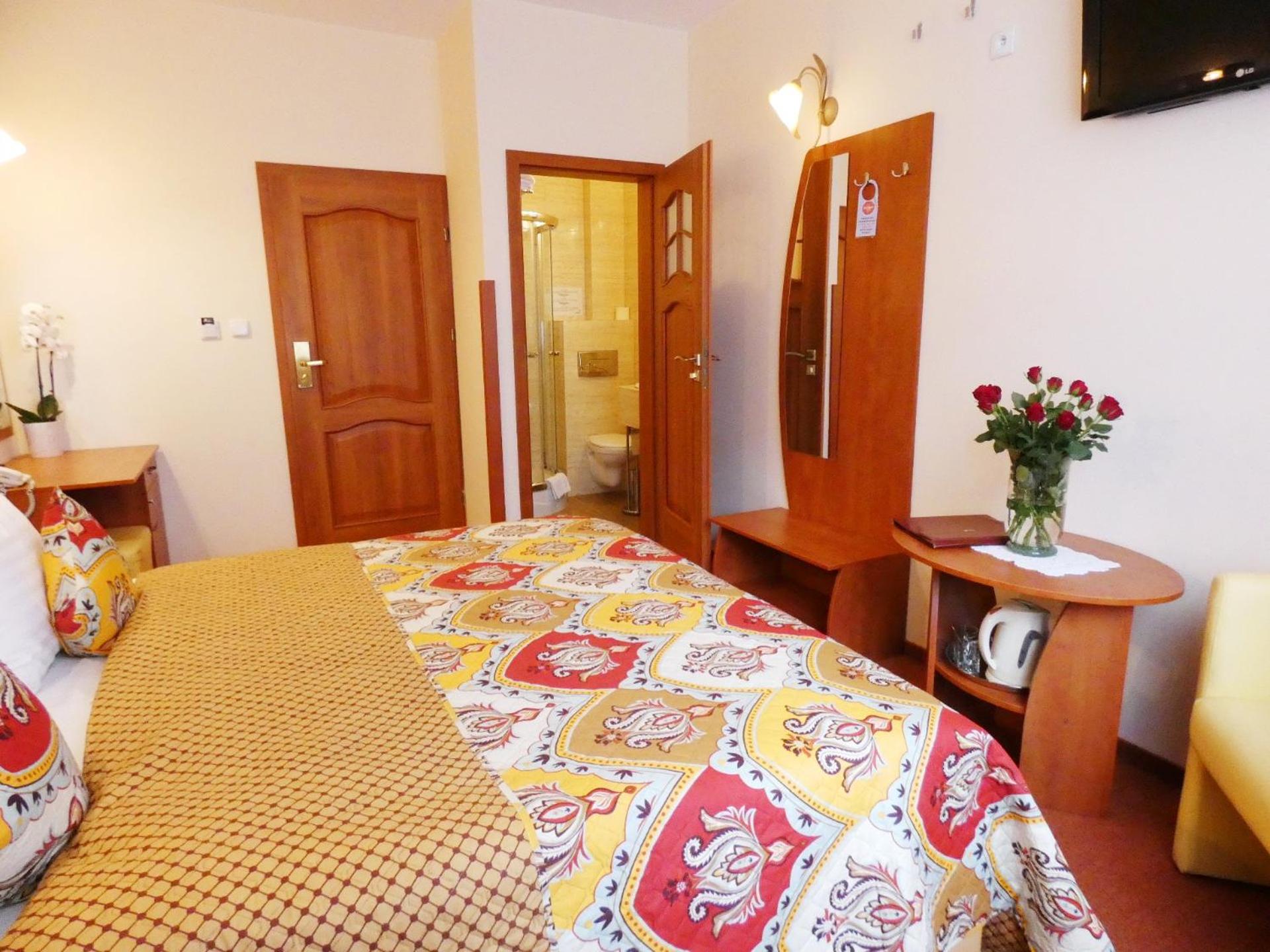 Standard Double or Twin Room - Photo 5