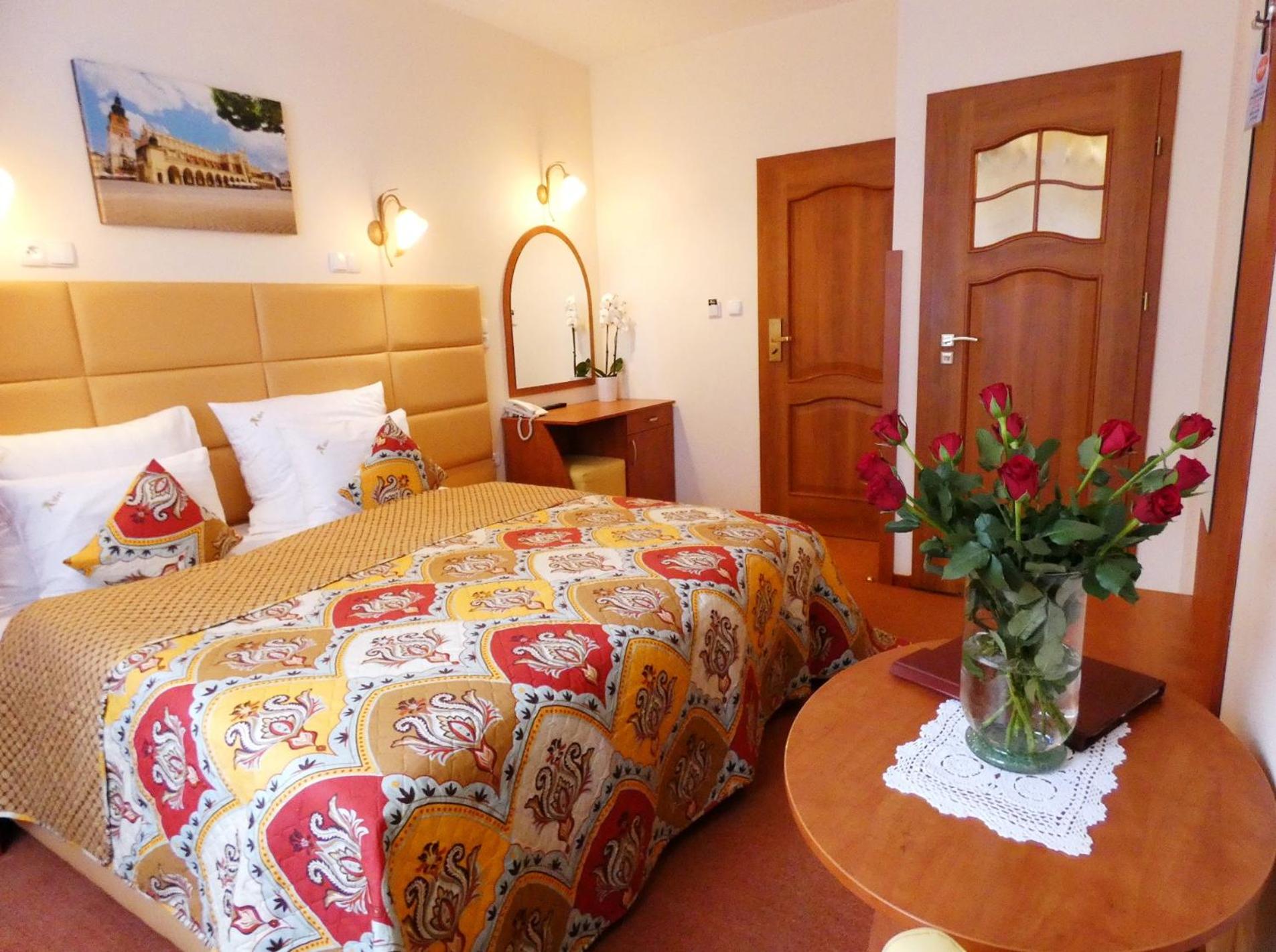 Standard Double or Twin Room - Photo 4