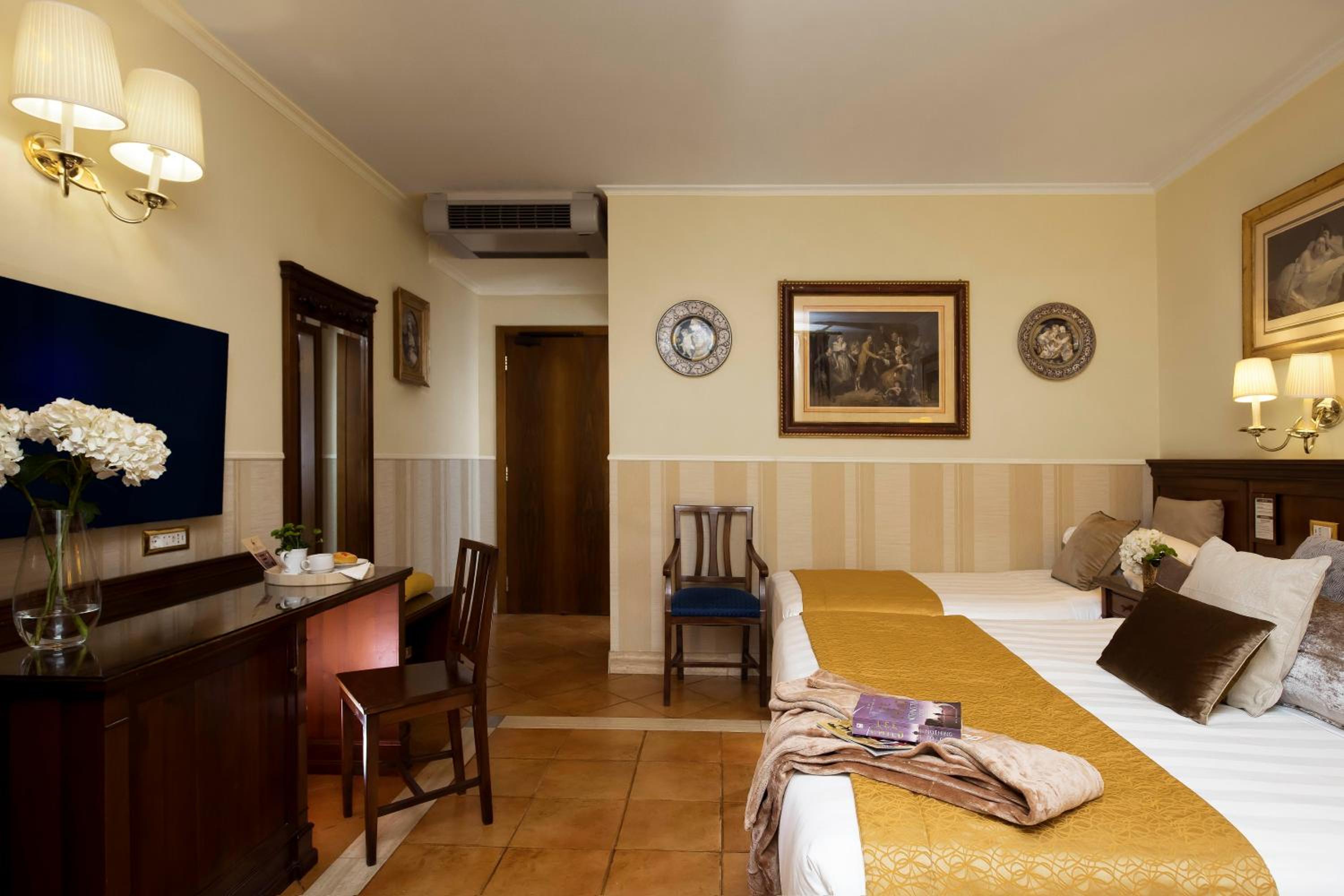 Triple Room