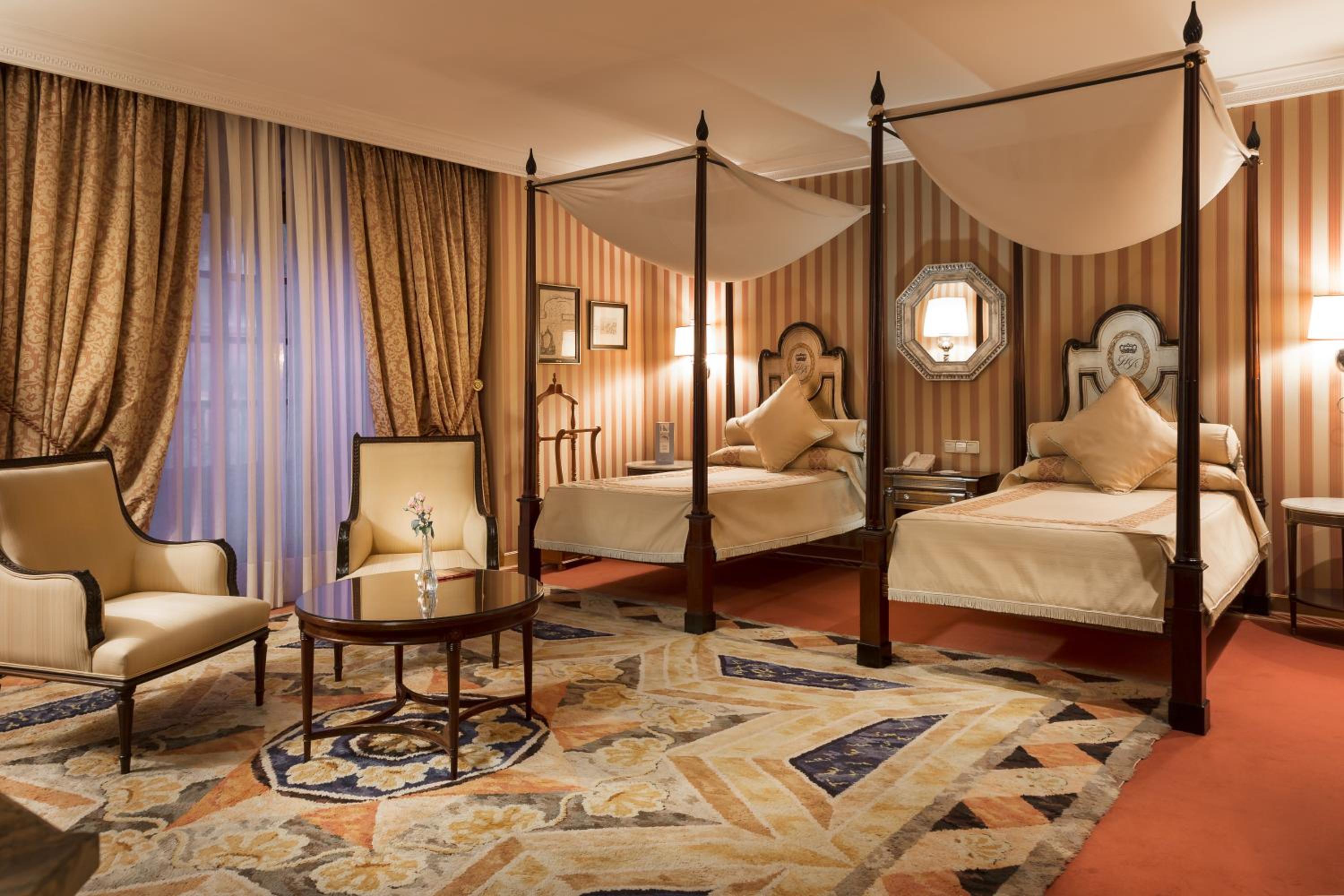 Suite - Photo 1