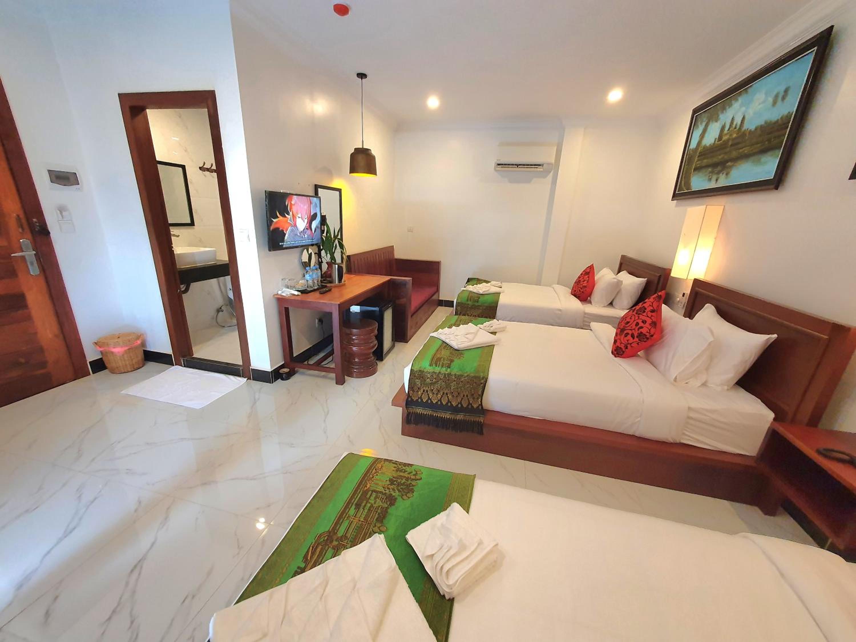 Deluxe Triple Room With Balcony photo 3