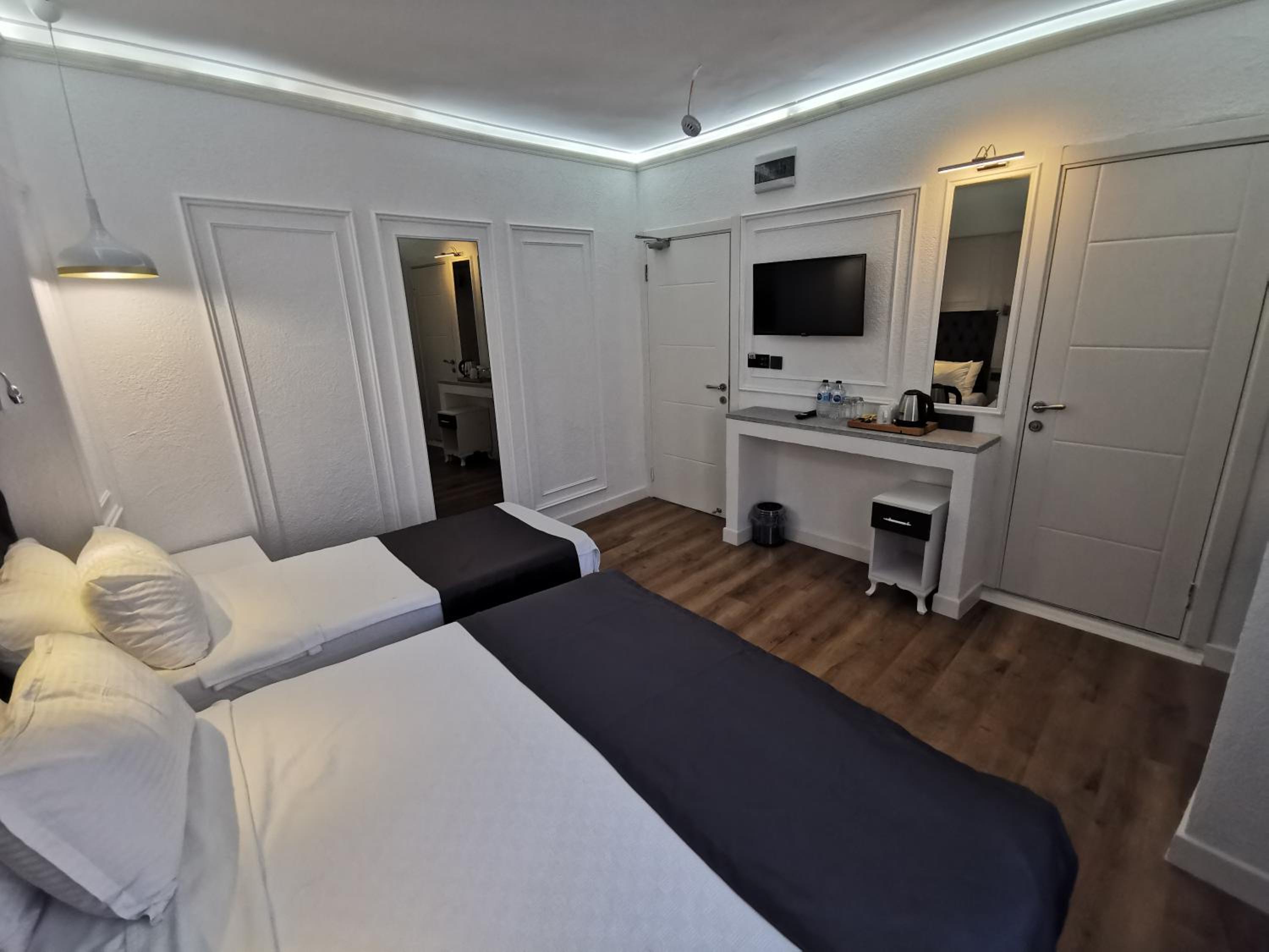 Standard Triple Room photo 2