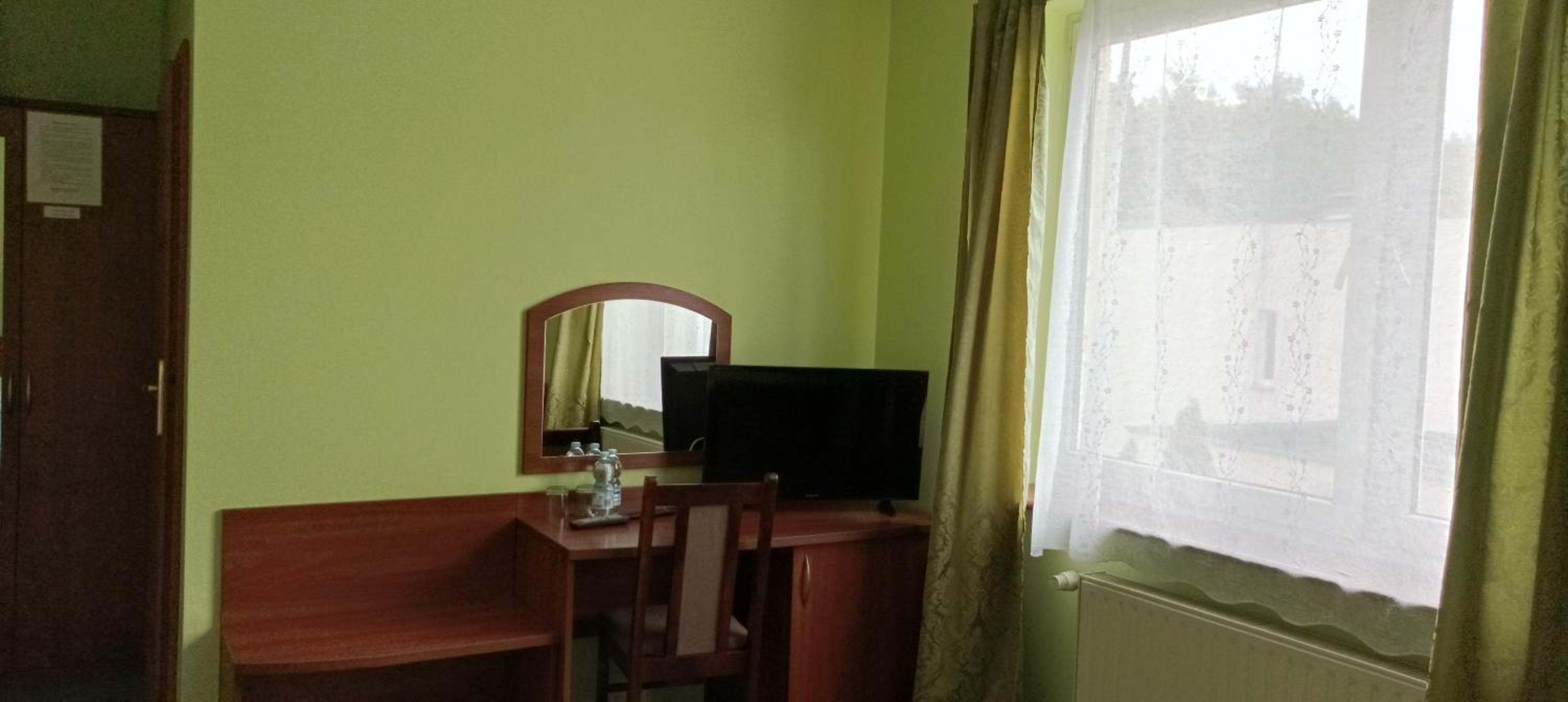 Twin Room with Shower - Photo 4