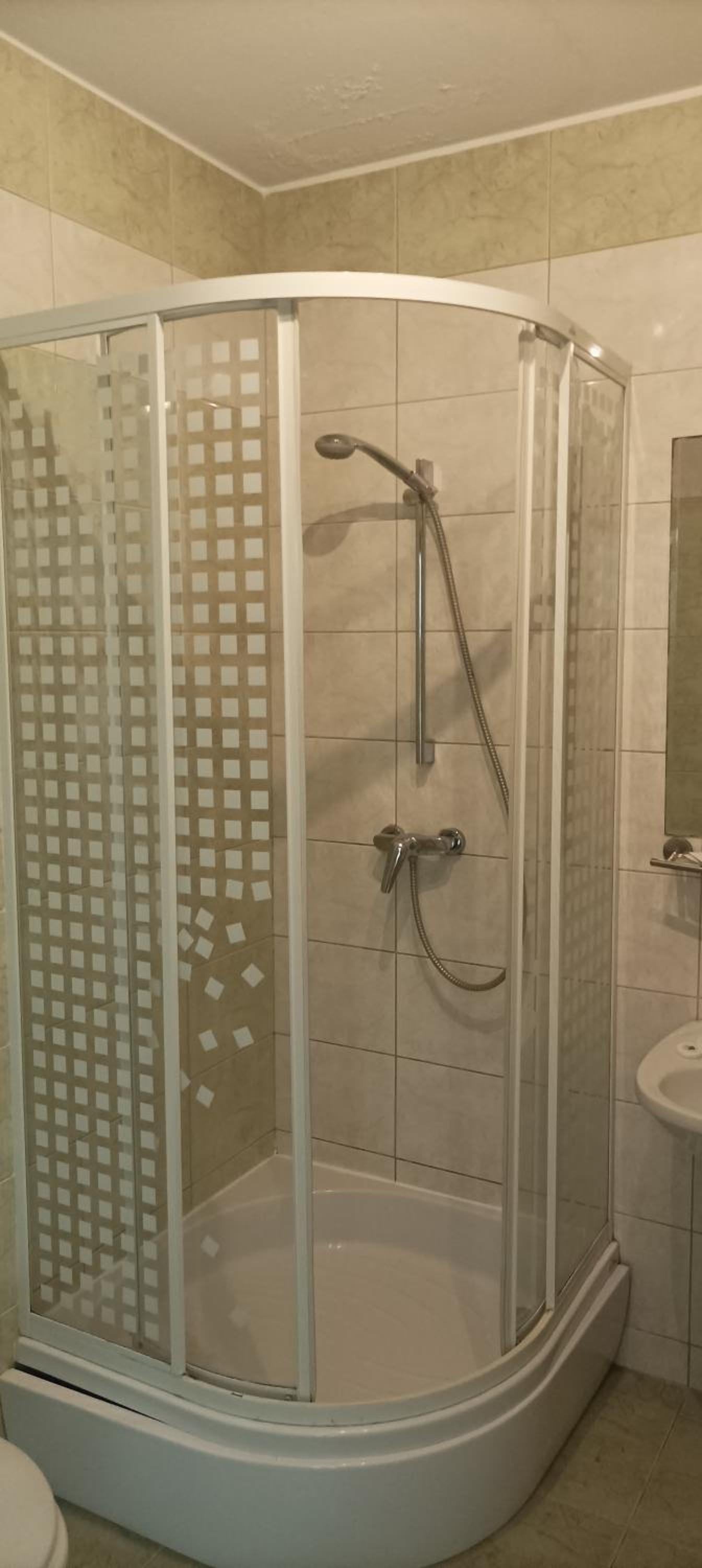 Twin Room with Shower - Photo 2
