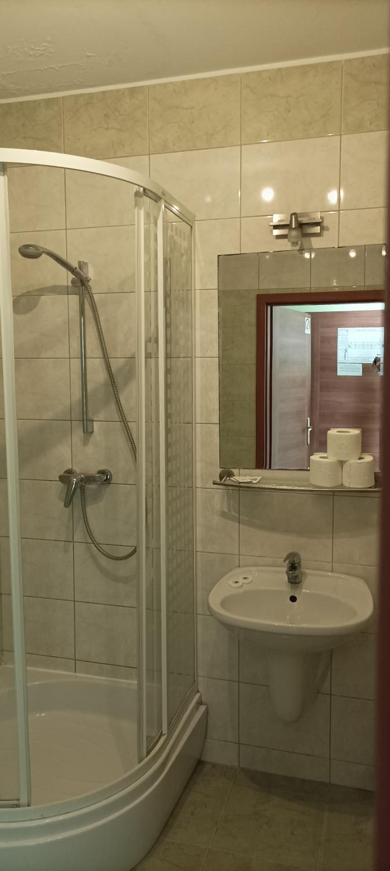 Twin Room with Shower - Photo 3
