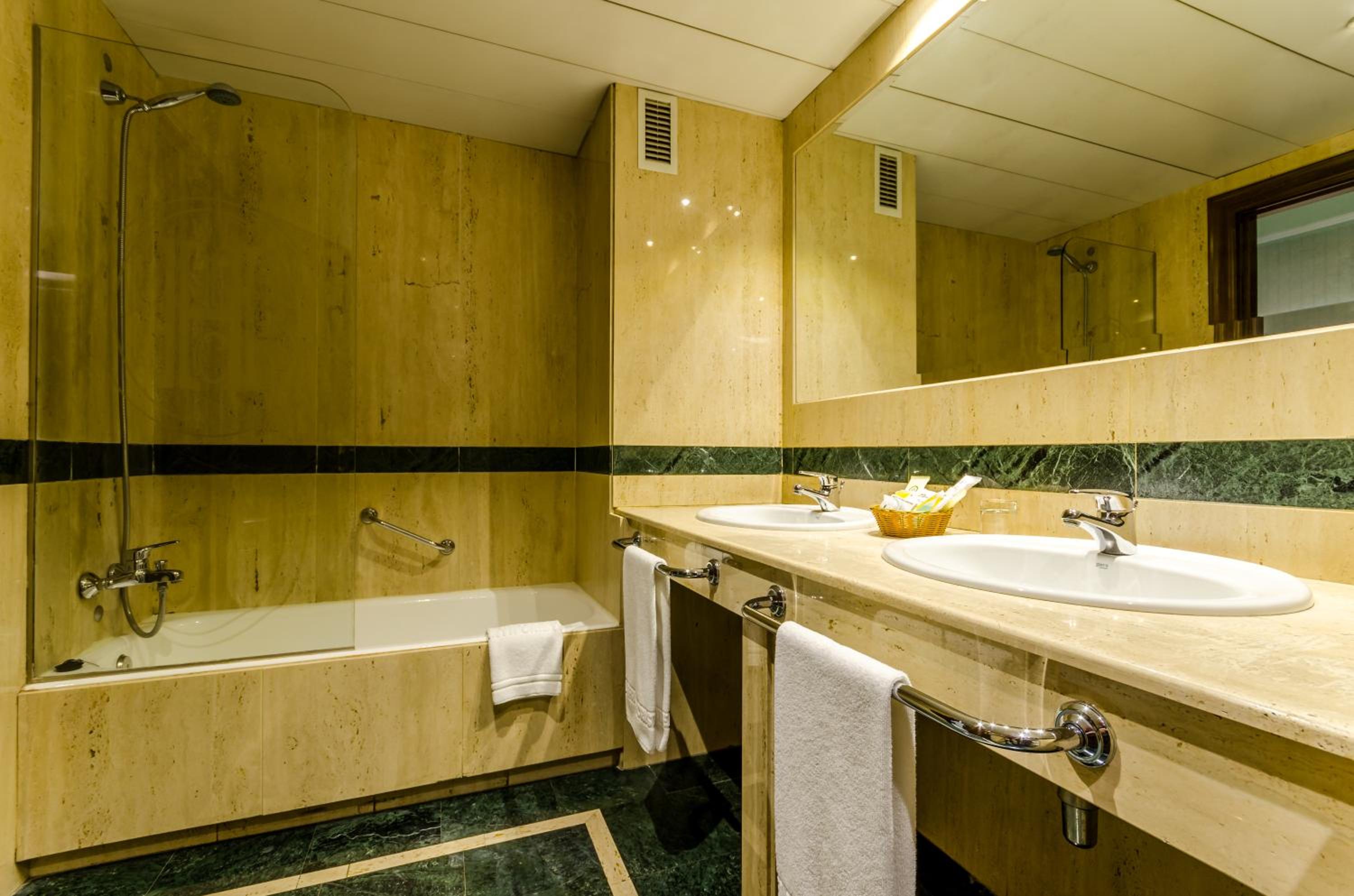 Double or Twin Room photo 3