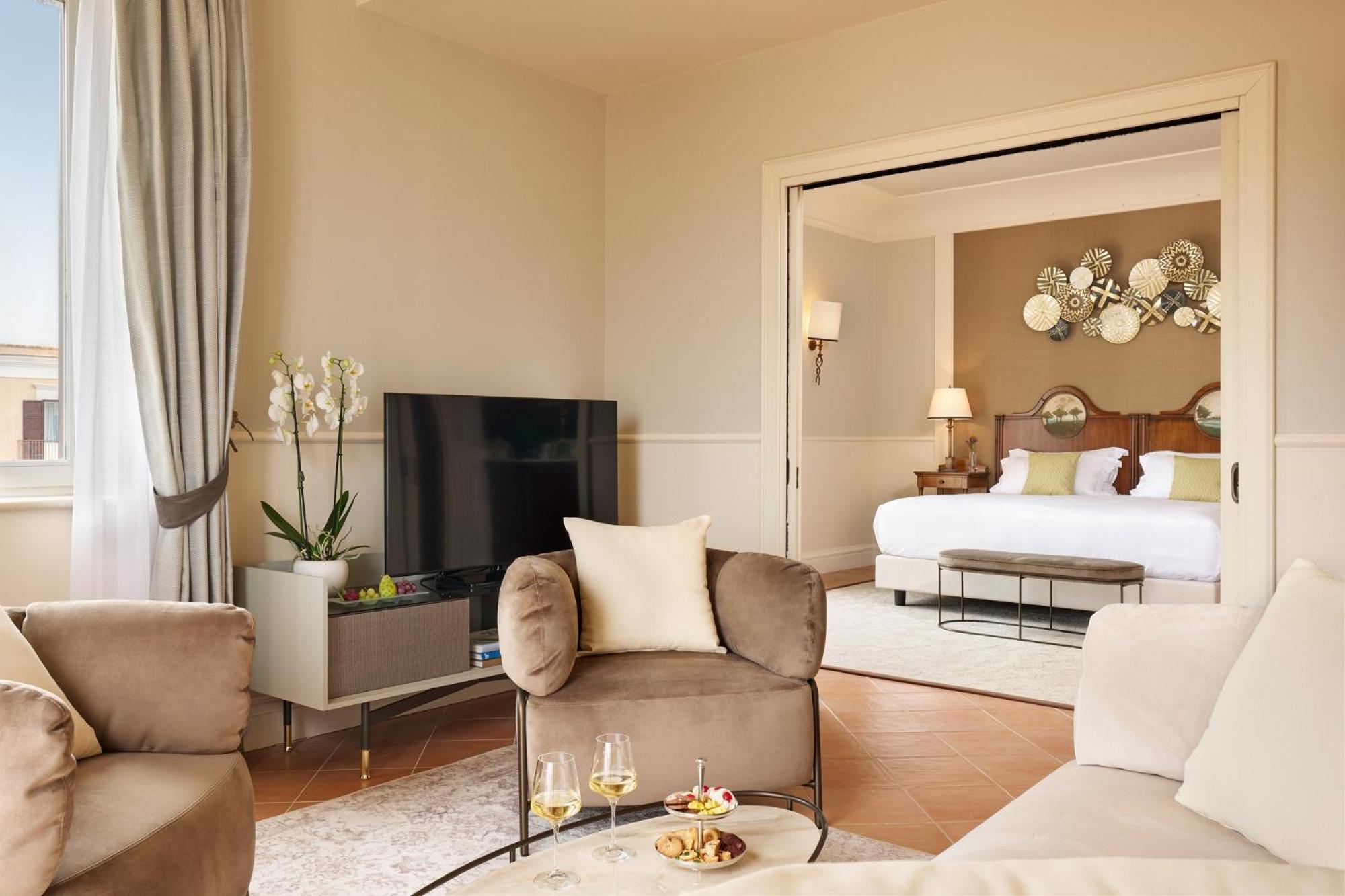 Suite with Pool View - Photo 1