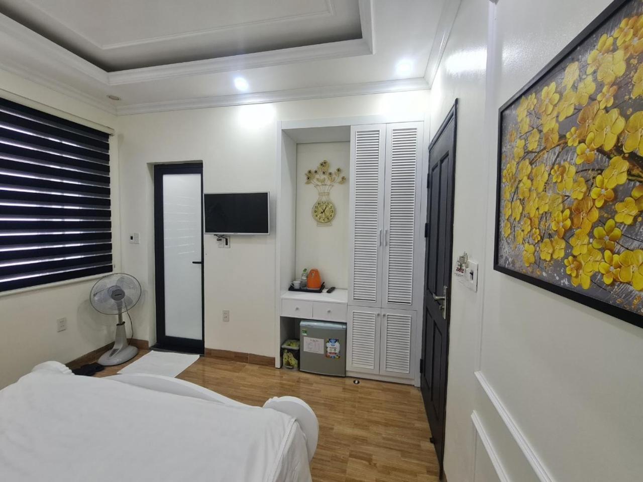 Standard King Room photo 3