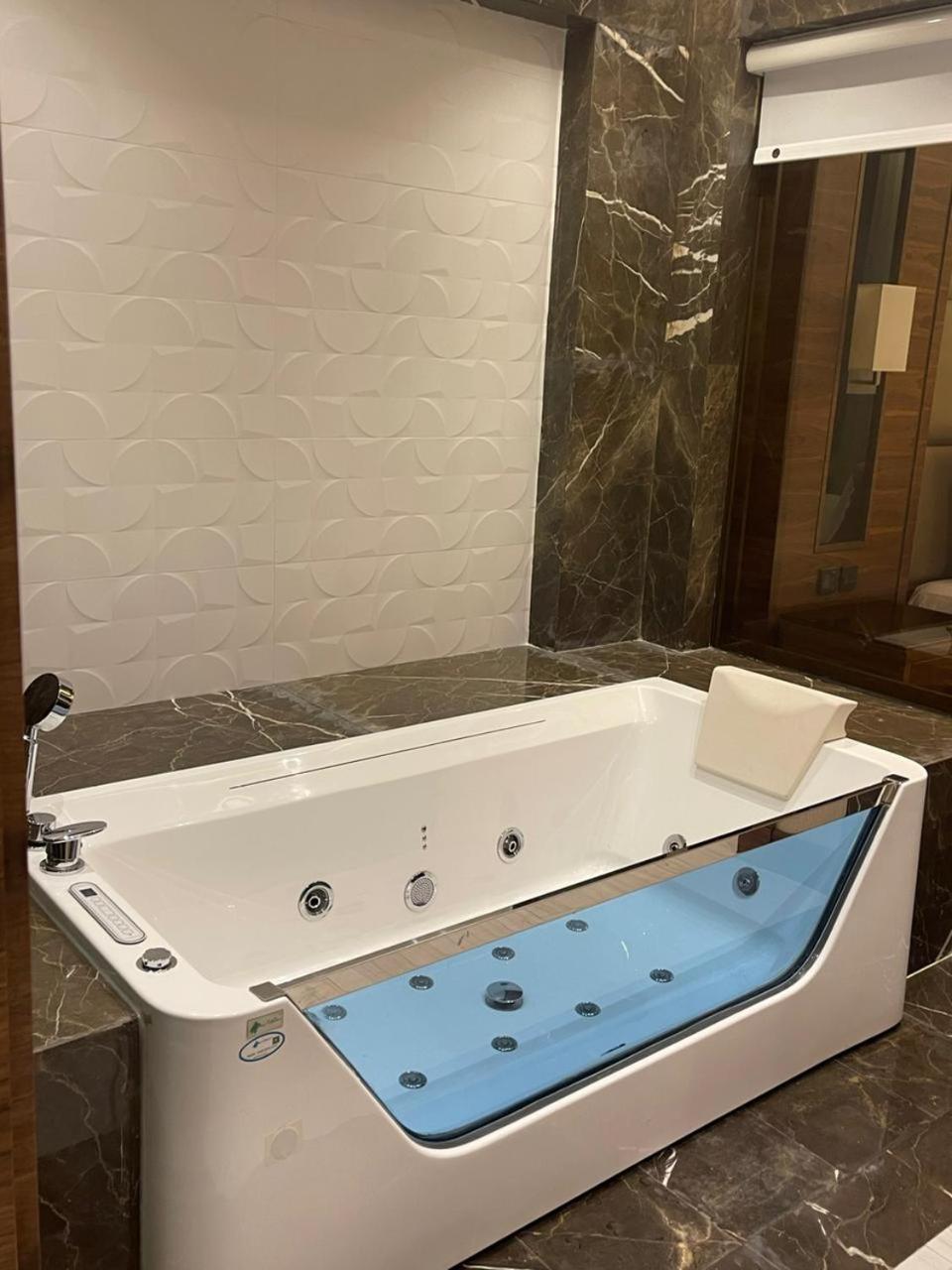 Ambassador Suite - Photo 7