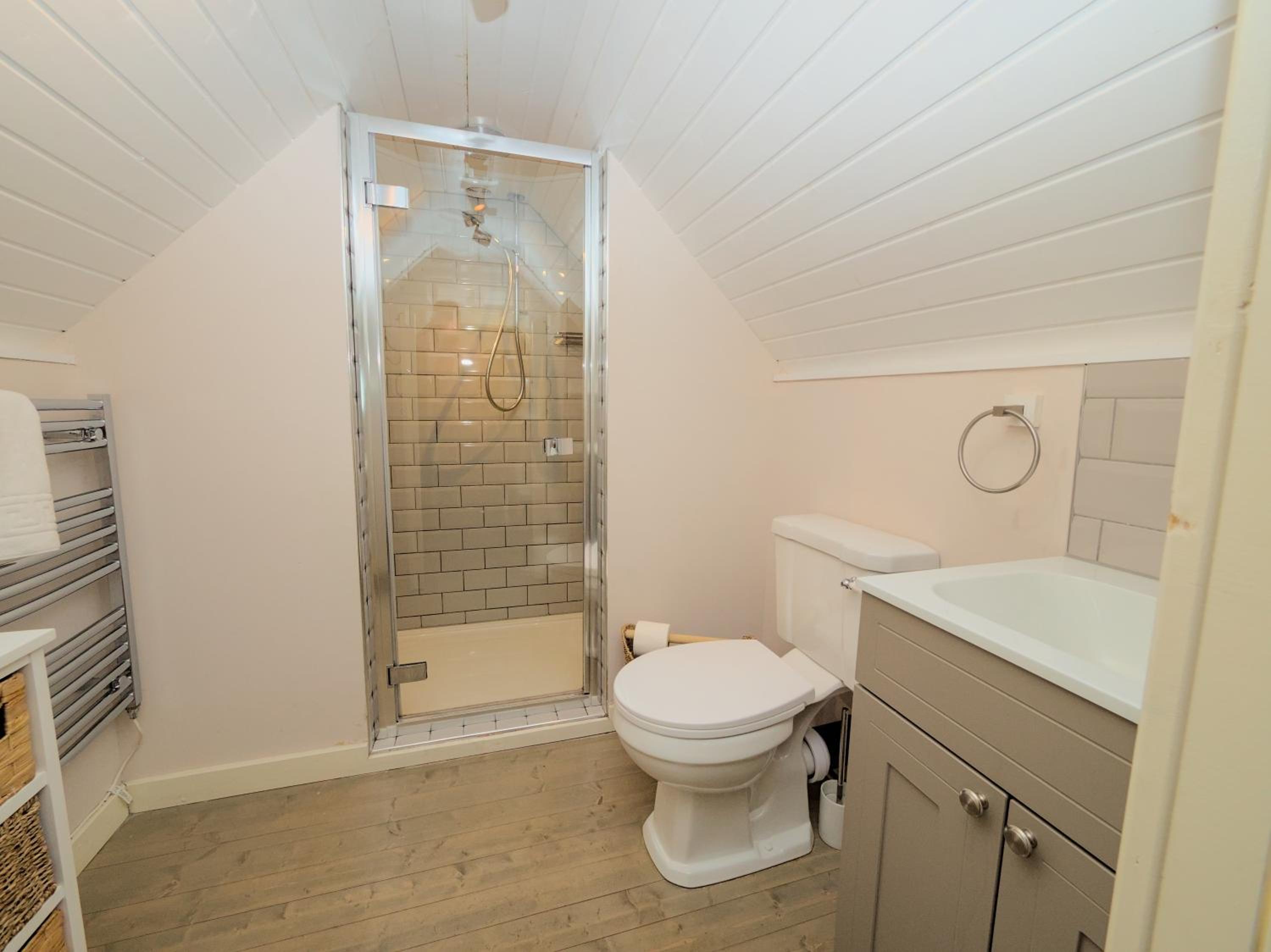 Garden King Ensuite photo 3
