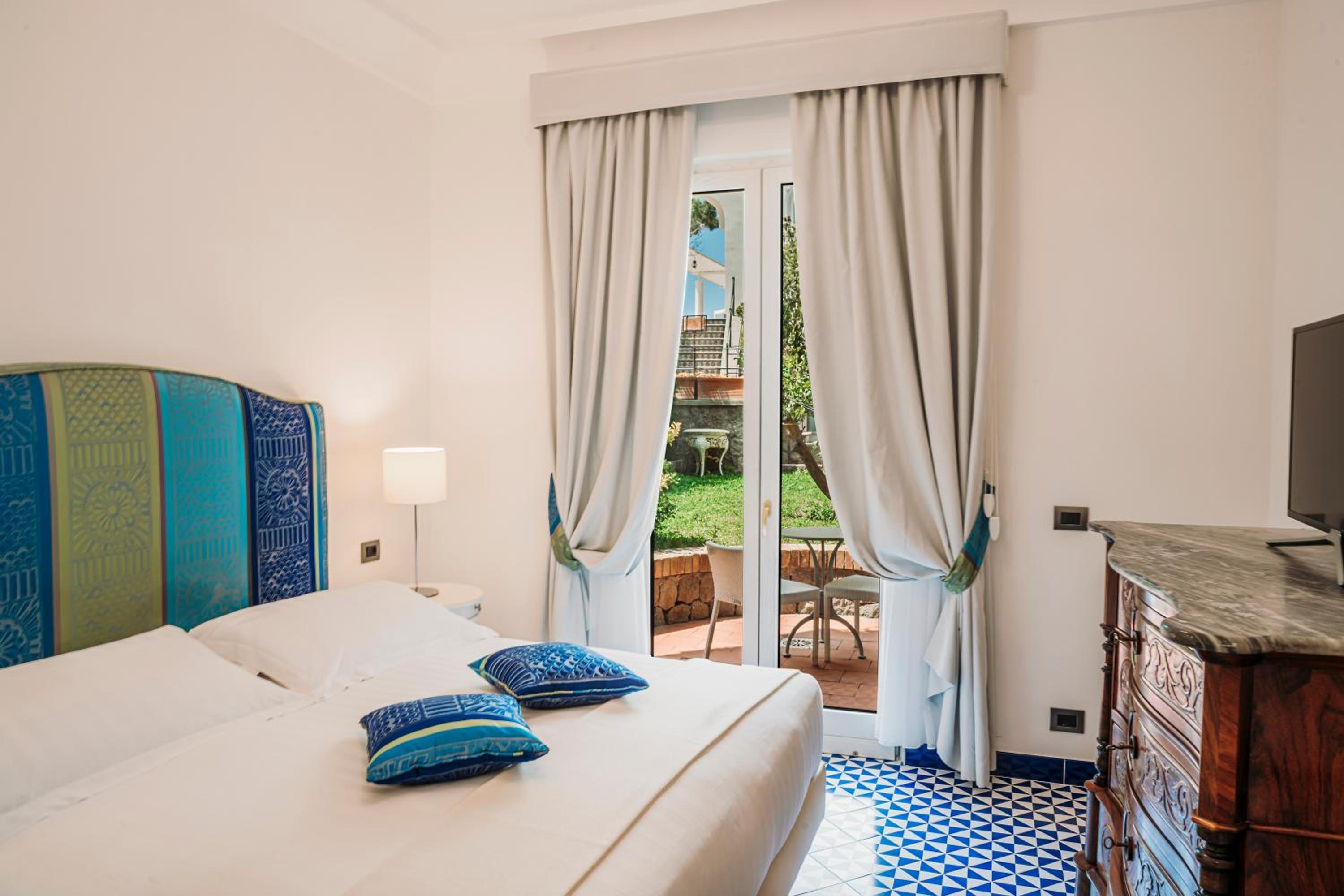 Junior Suite with Garden View - Photo 2