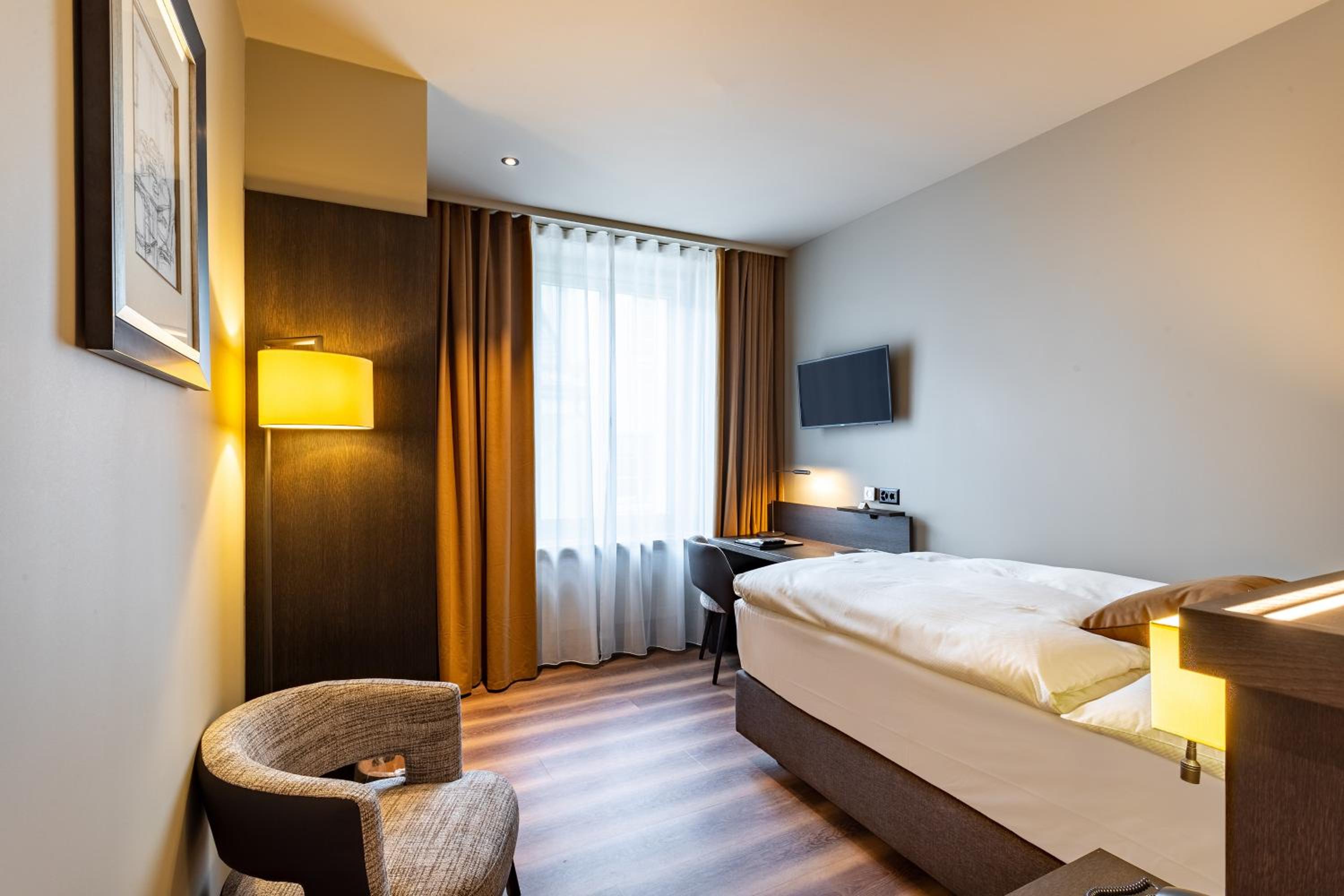 Standard Room, 1 Double or 2 Twin Beds thumbnail 5