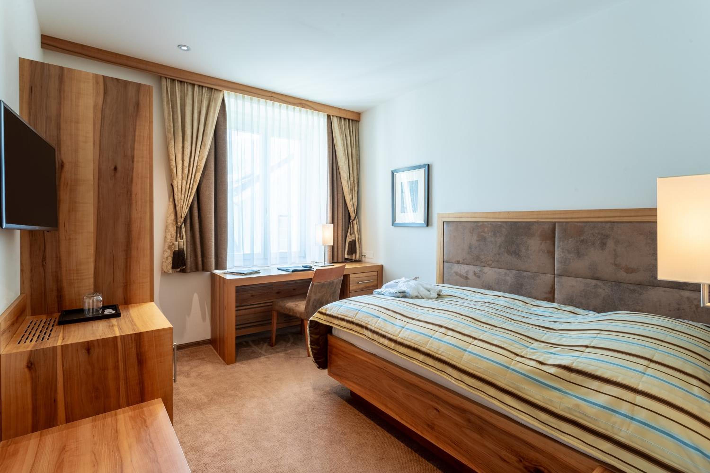Standard Room, 1 Double or 2 Twin Beds