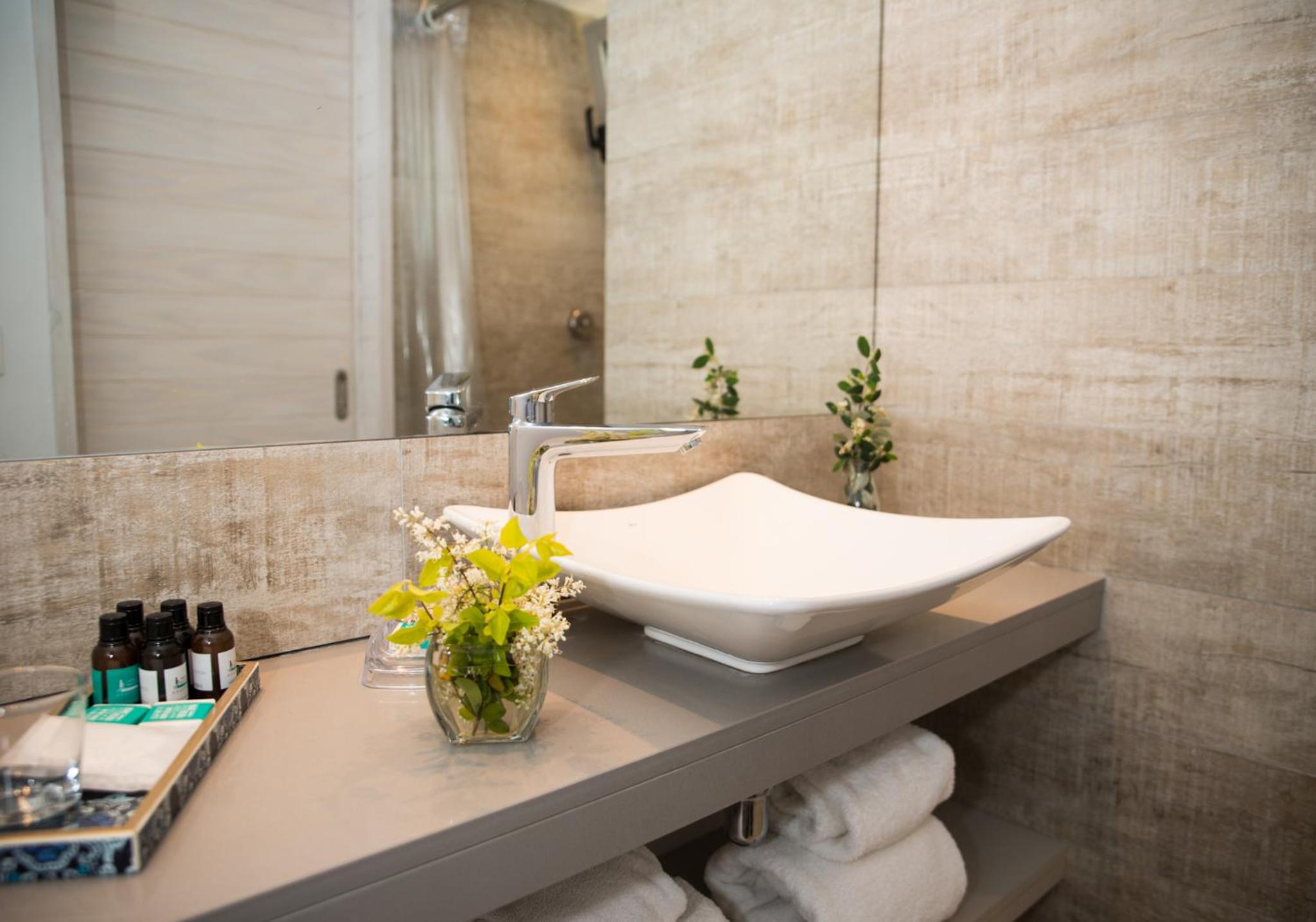 Suite (2 Adults) photo 3