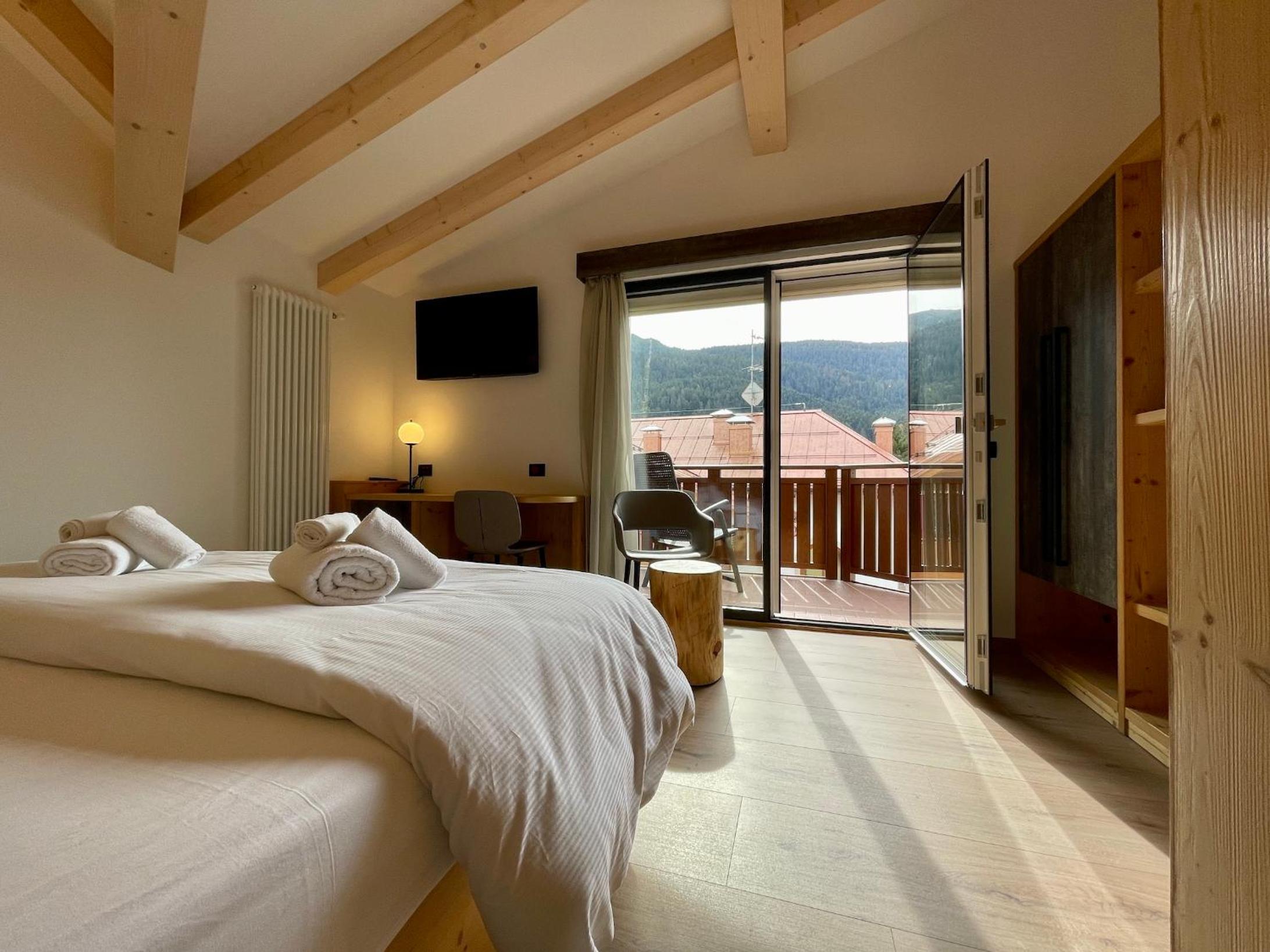 Deluxe Double Room with Bath photo 3