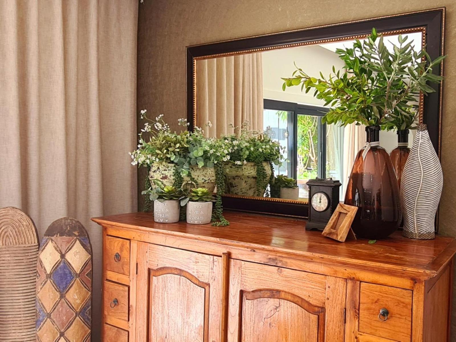Standard Queen Room - Photo 16