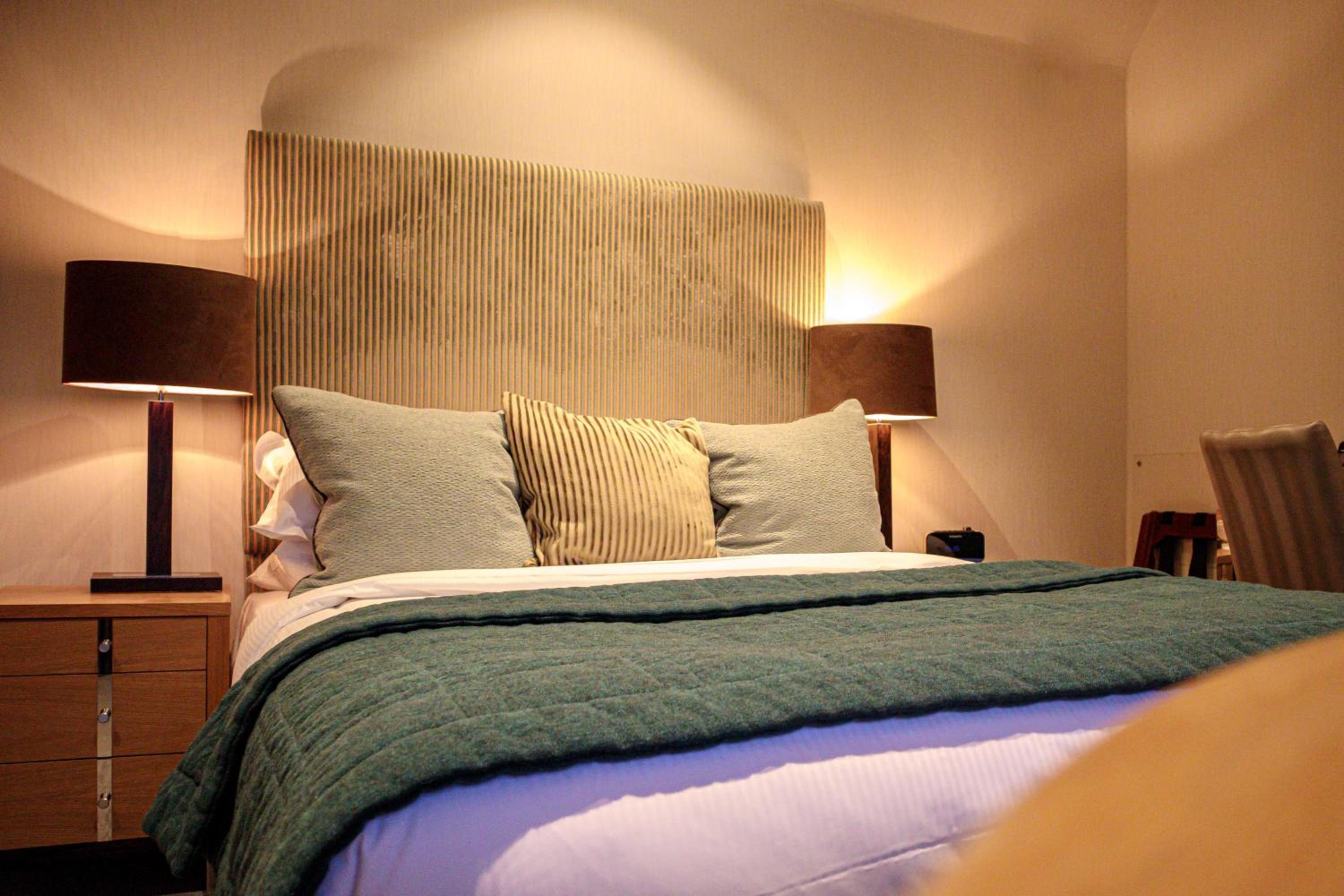 Comfy King Room - Photo 3