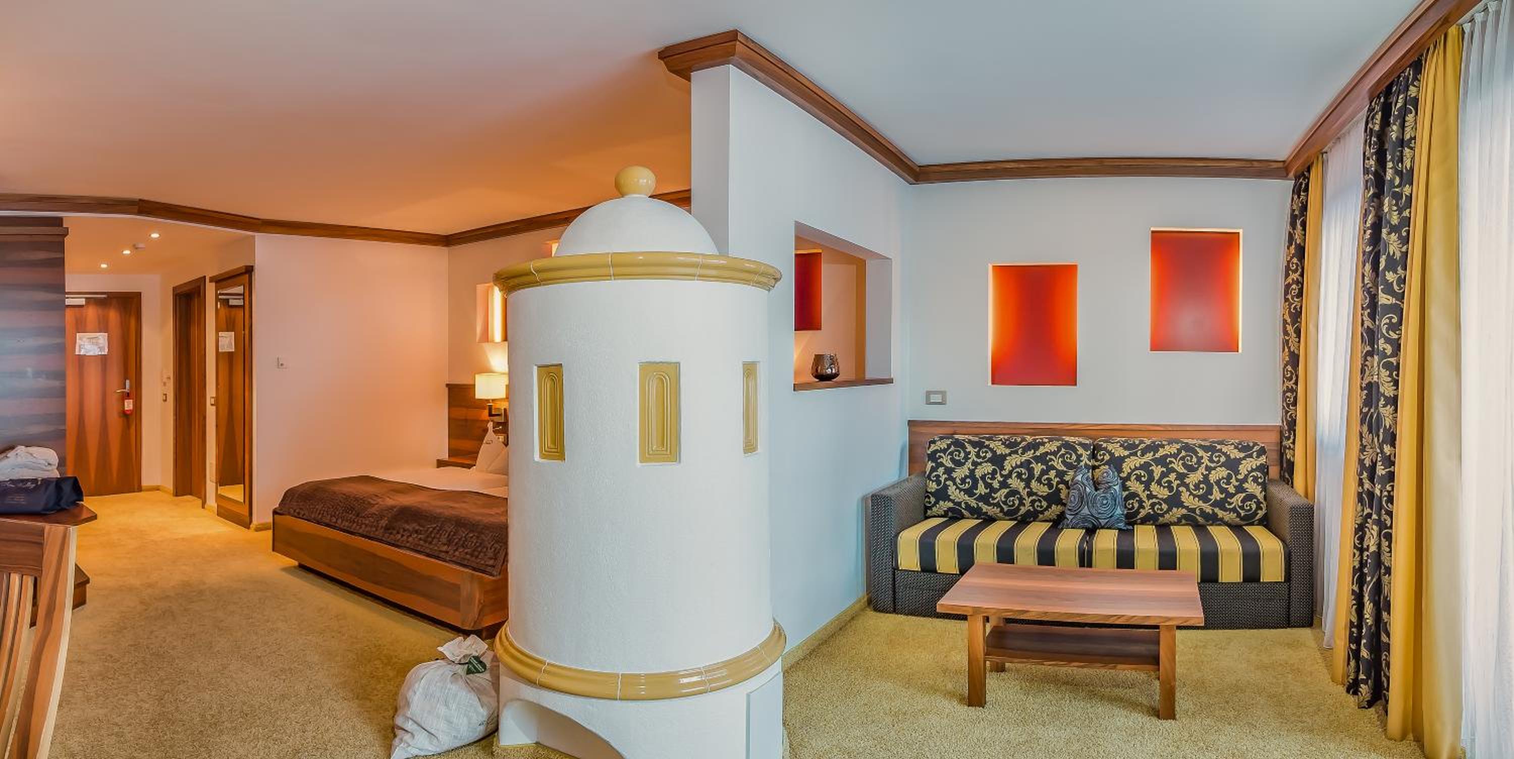 Suite with Spa Bath photo 3
