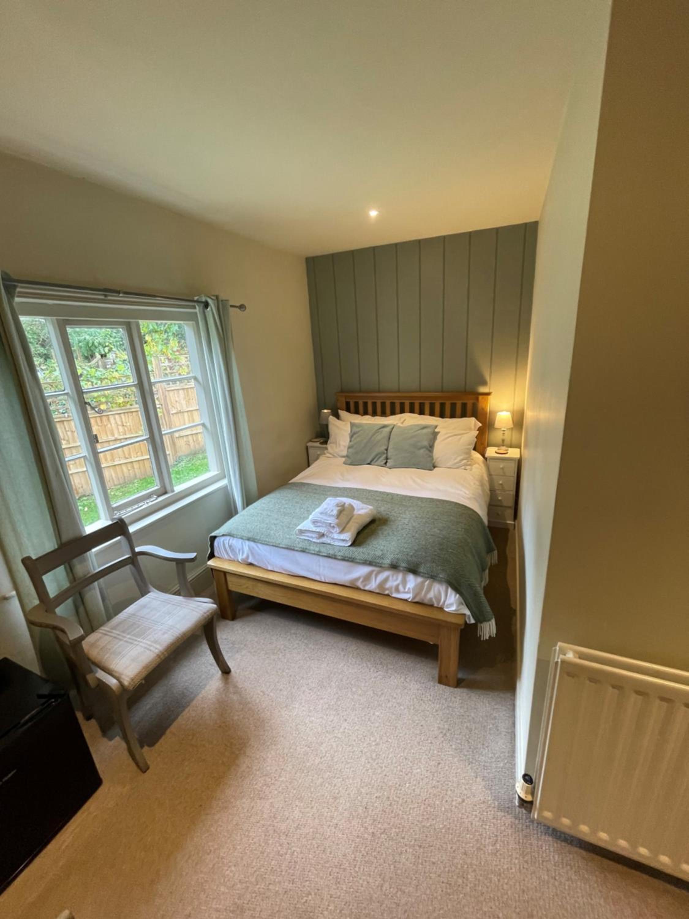 Small Double Room Ensuite photo 3