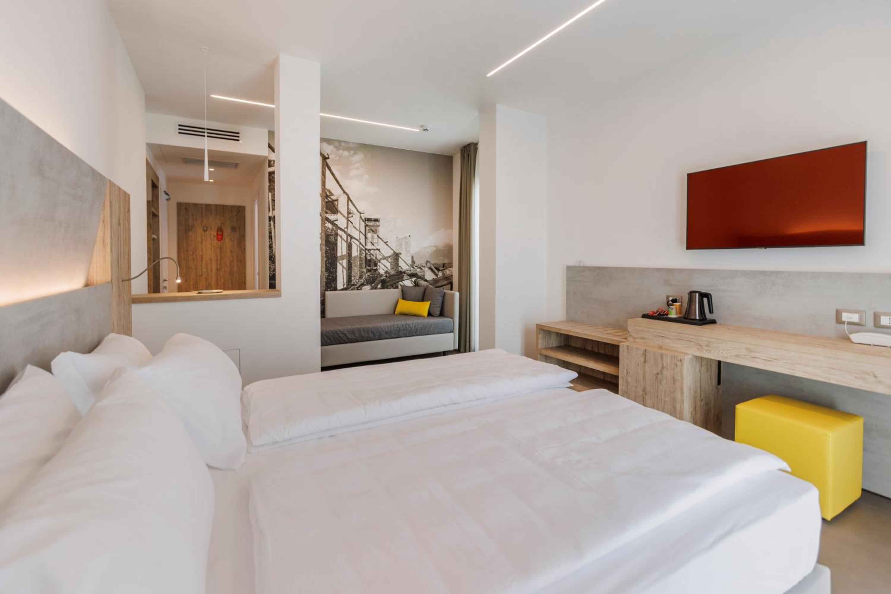 Superior King Room - Photo 10