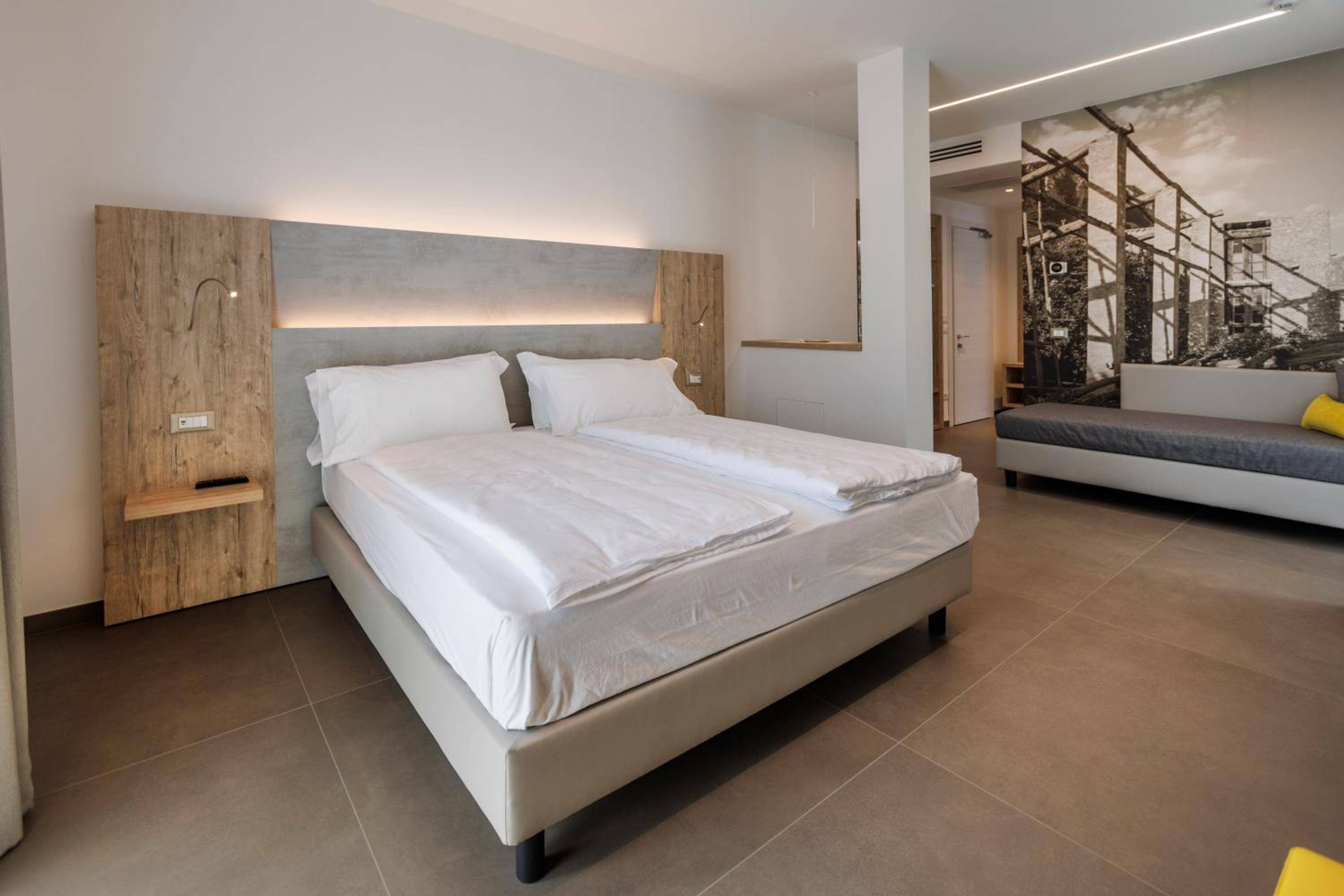 Superior King Room - Photo 4