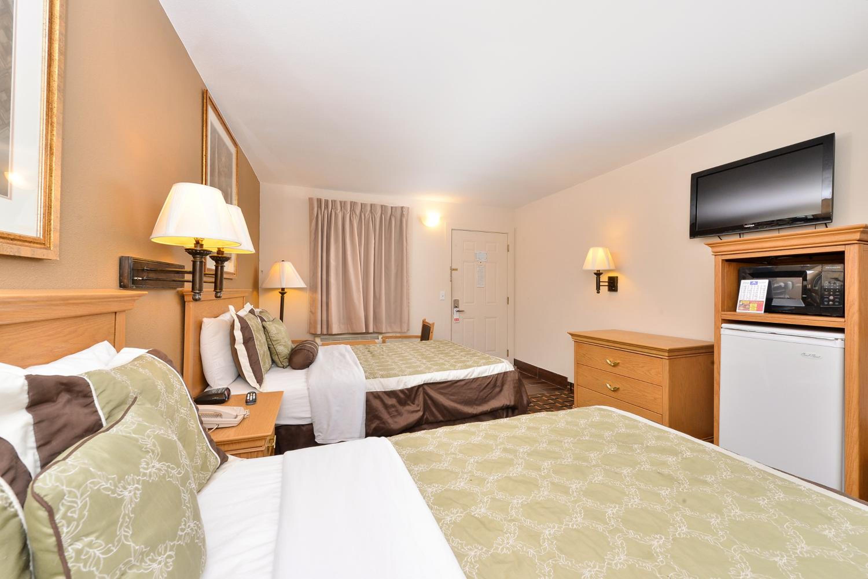Double Room with Two Double Beds - Non-Smoking photo 3