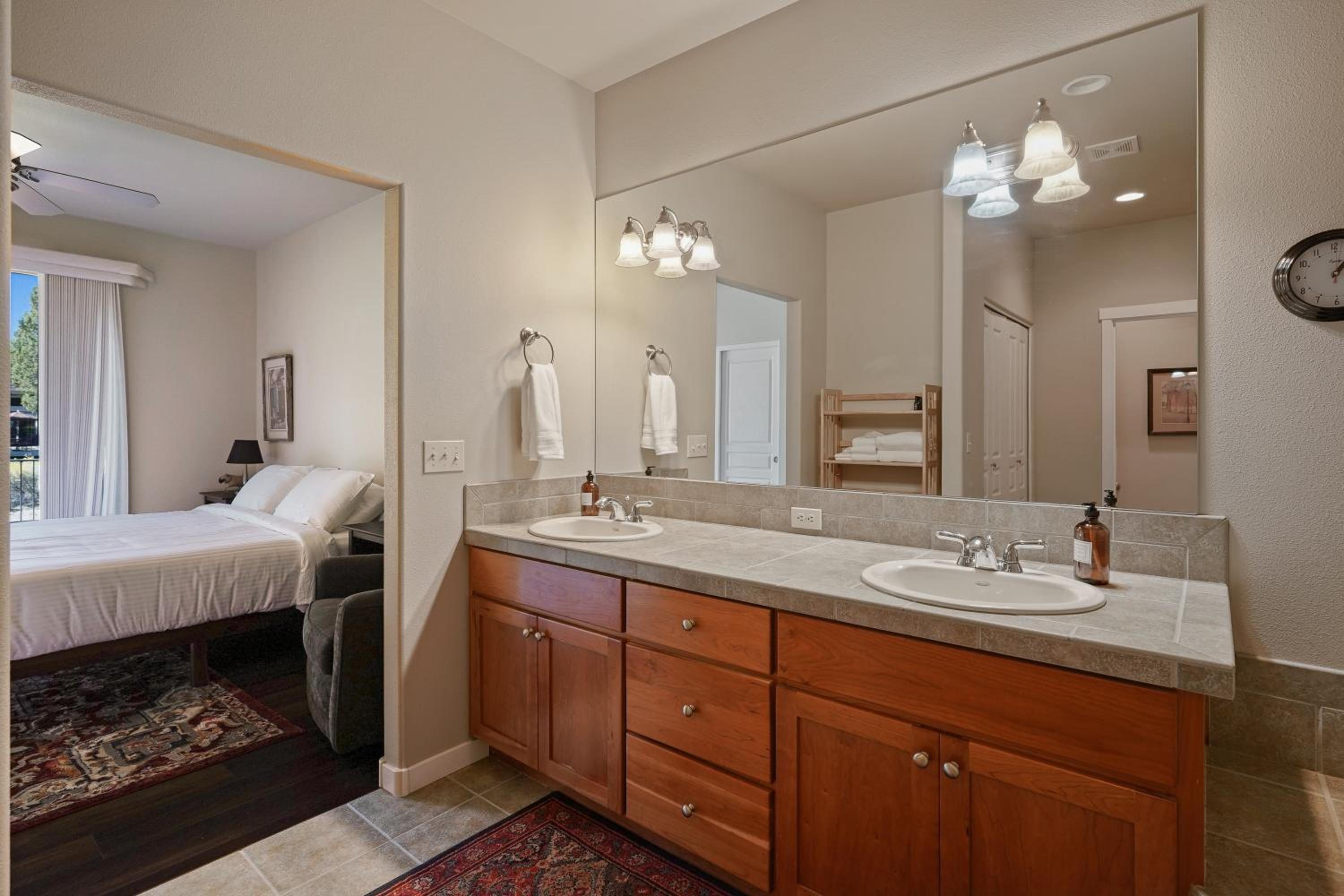 Two-Bedroom Townhouse photo 2