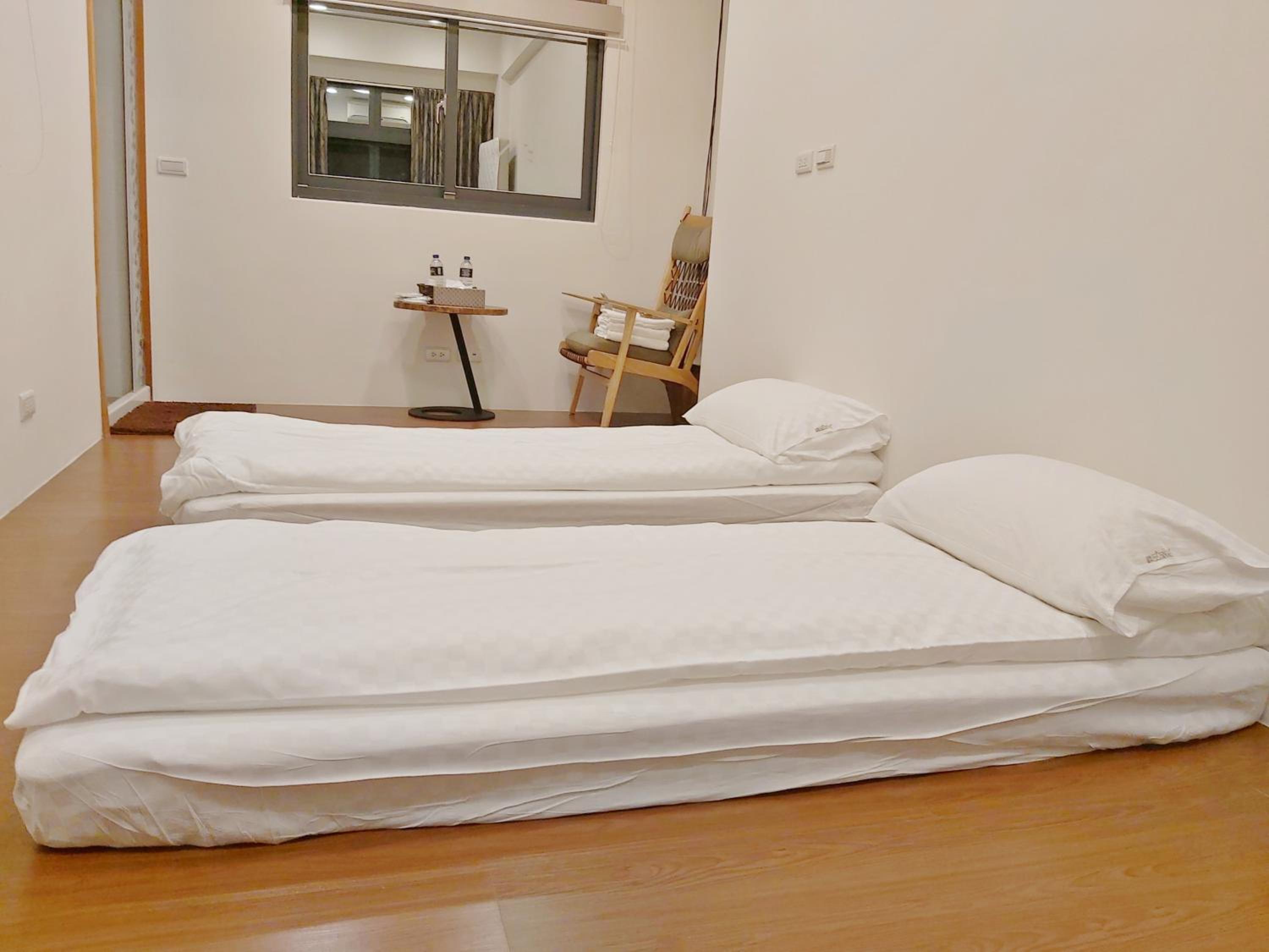 Five-Bedroom House photo 3