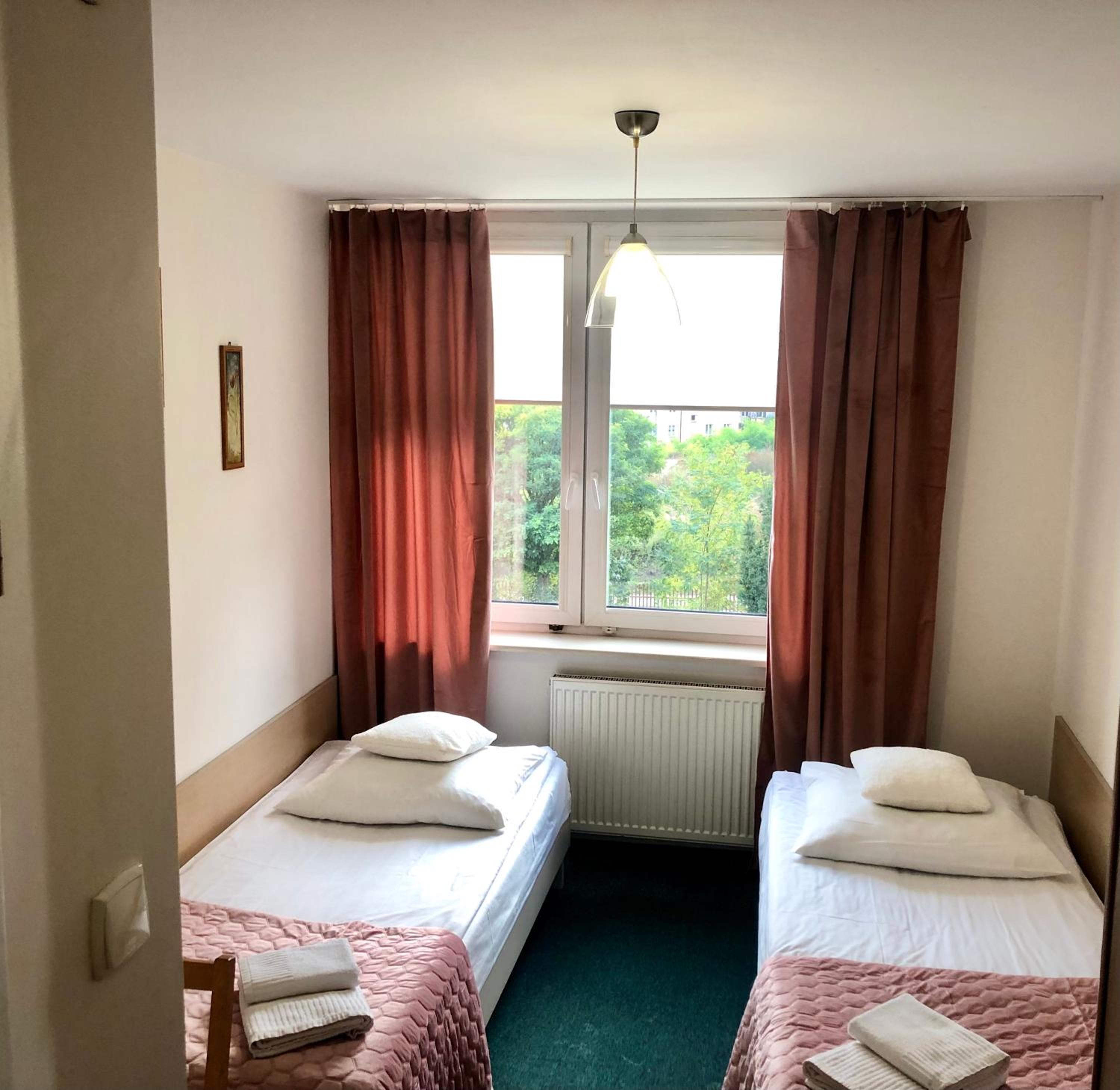 Twin Room - Photo 17