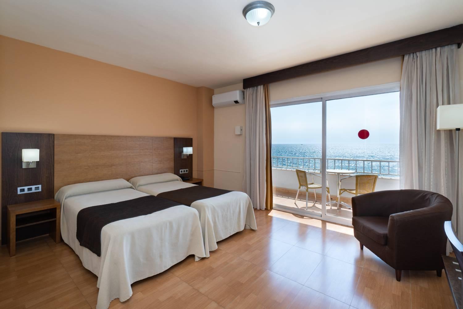 Double or Twin Room with Sea View - Photo 1