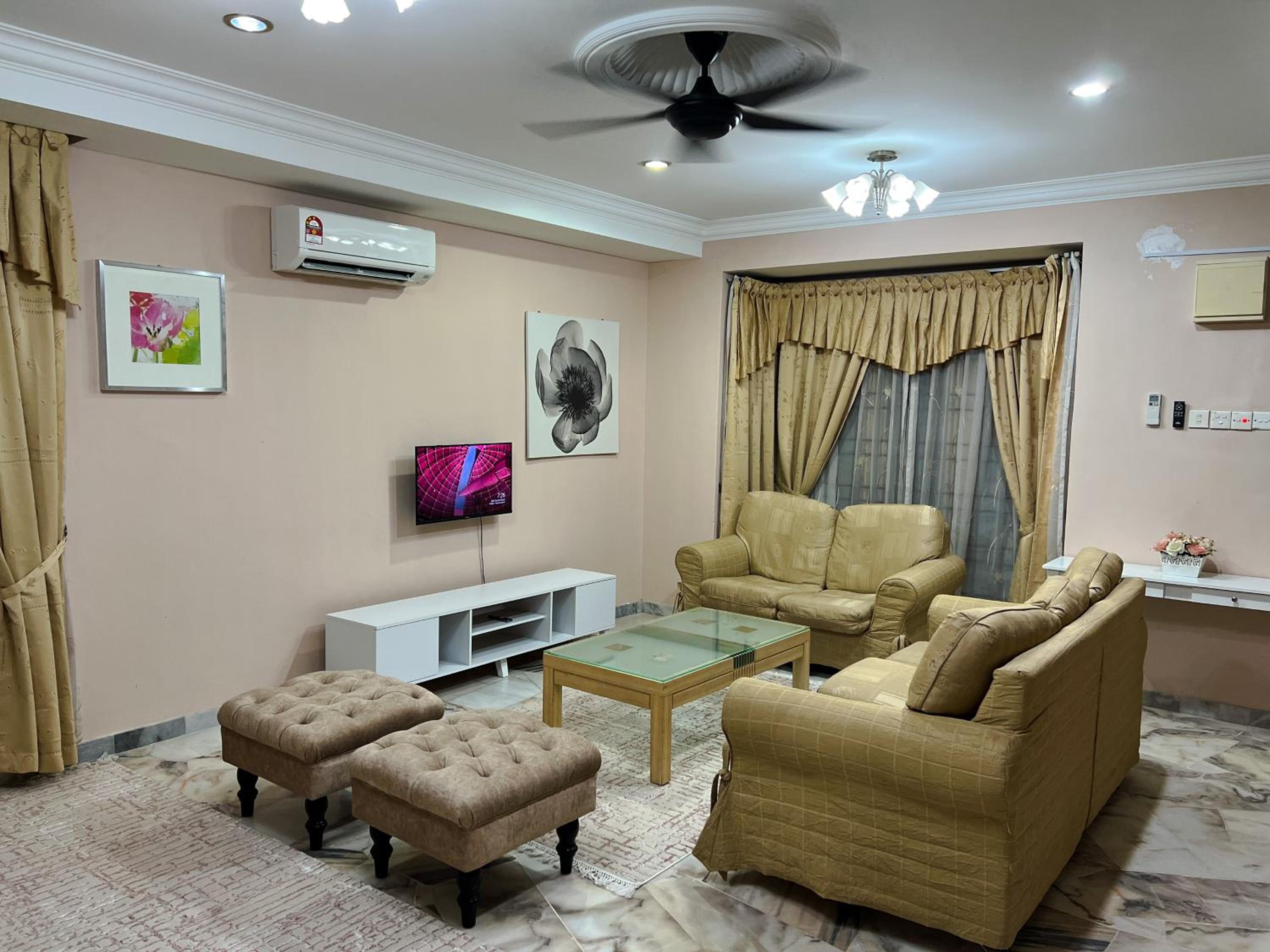 Four-Bedroom House photo 1