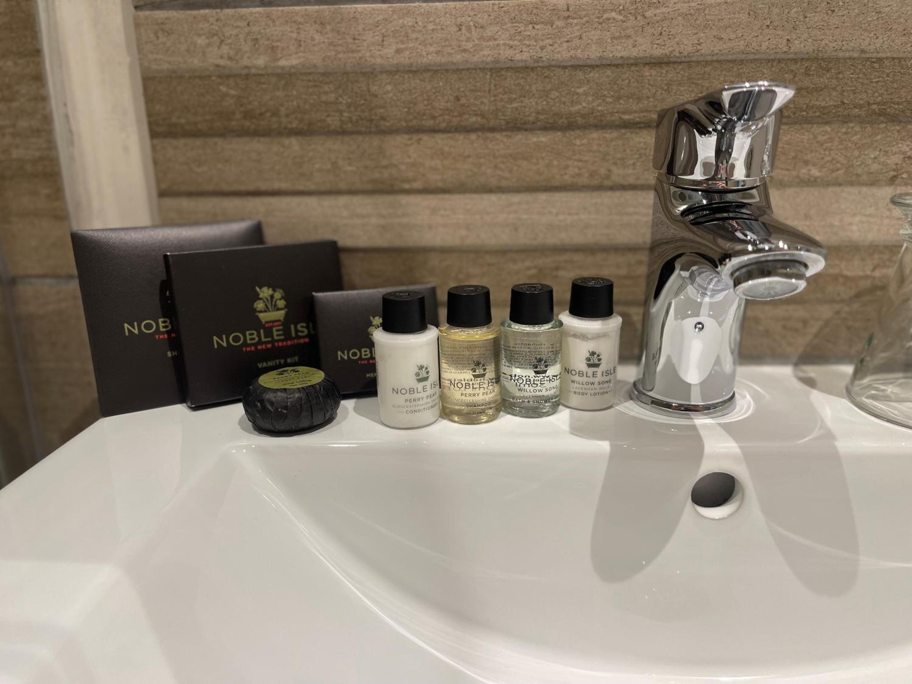 Twin Room Ensuite photo 3