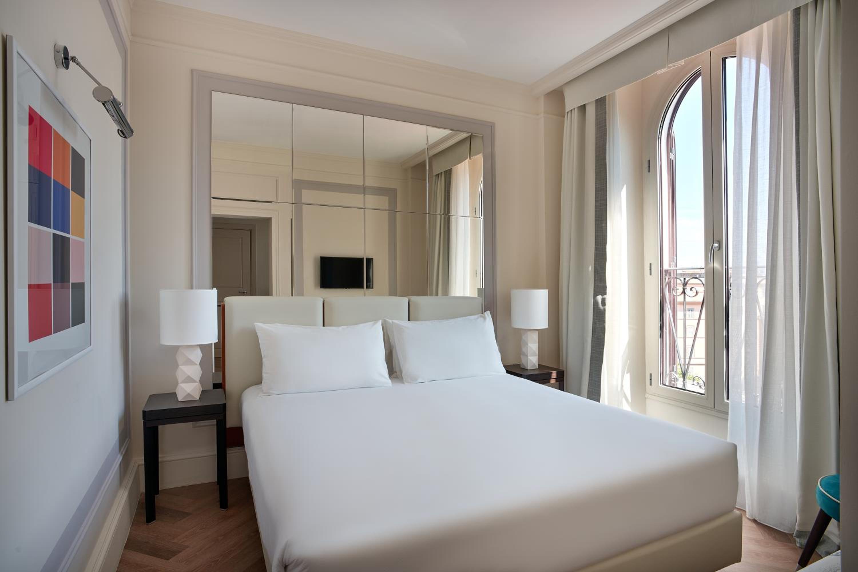 Premium Double Room thumbnail 5