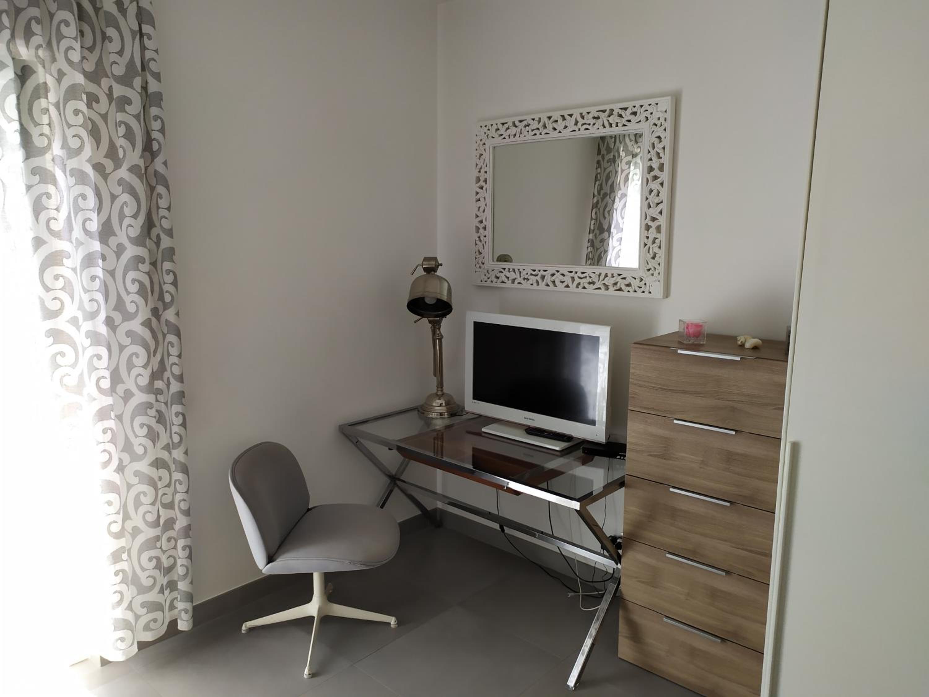 One-Bedroom Apartment (2 Adults) - Photo 1