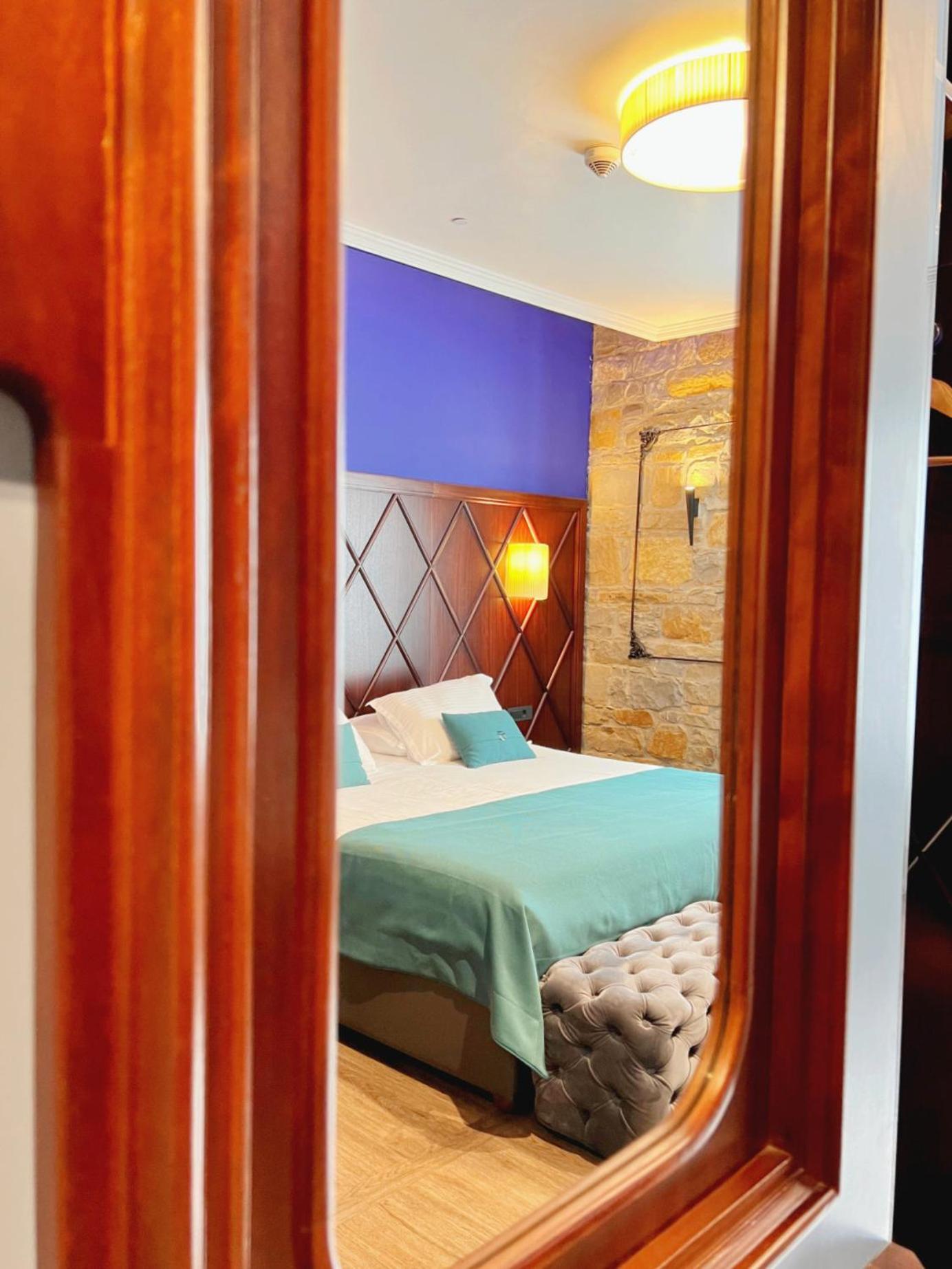 Twin Room - Photo 2