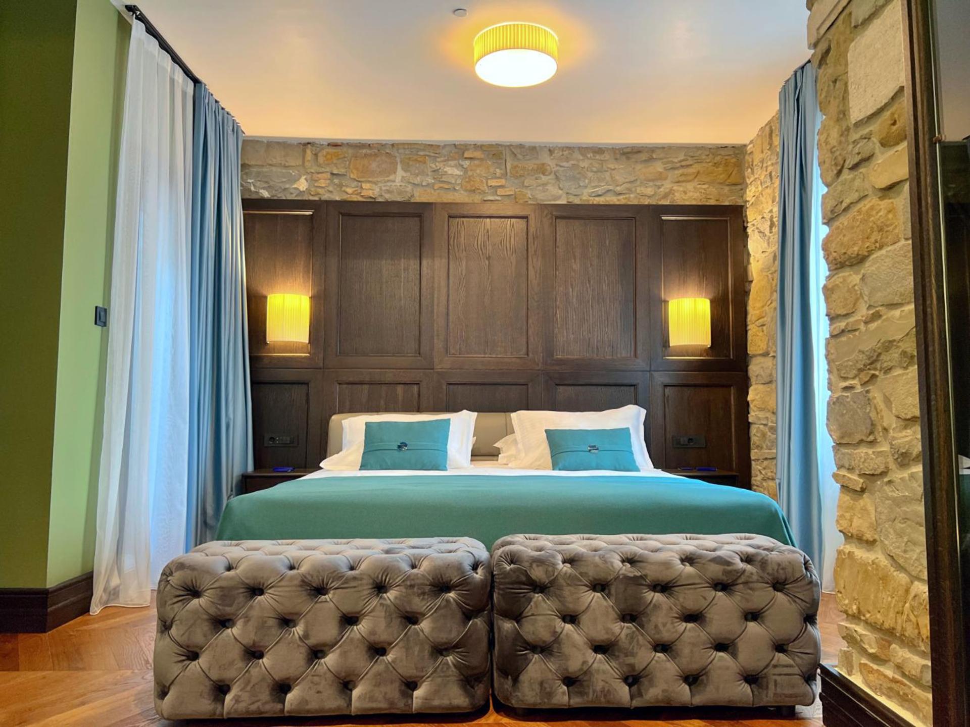 Executive Suite - Photo 1
