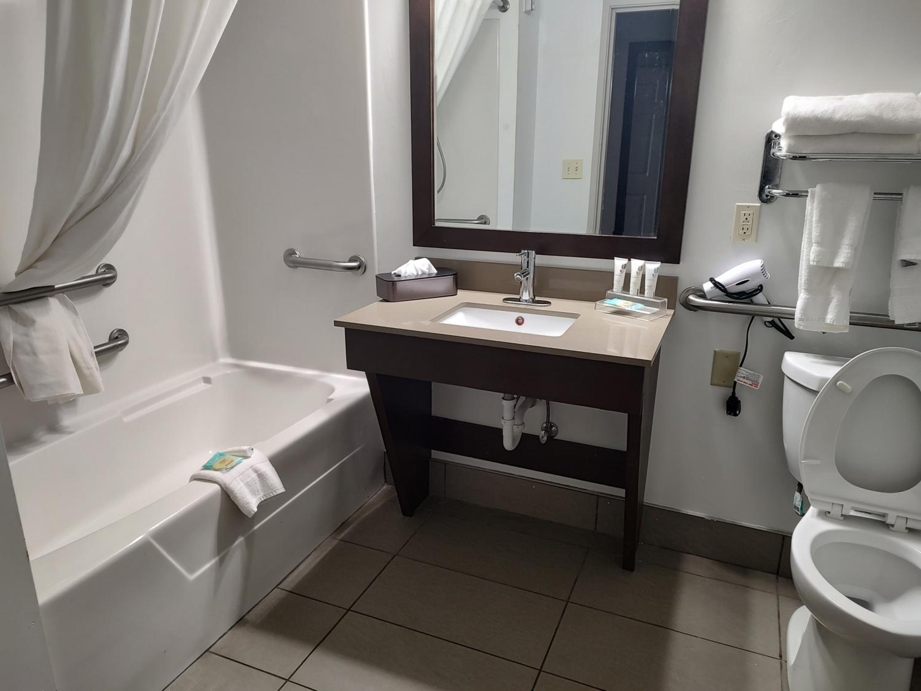 Executive King Room - Disability Access/Non-Smoking - Photo 4