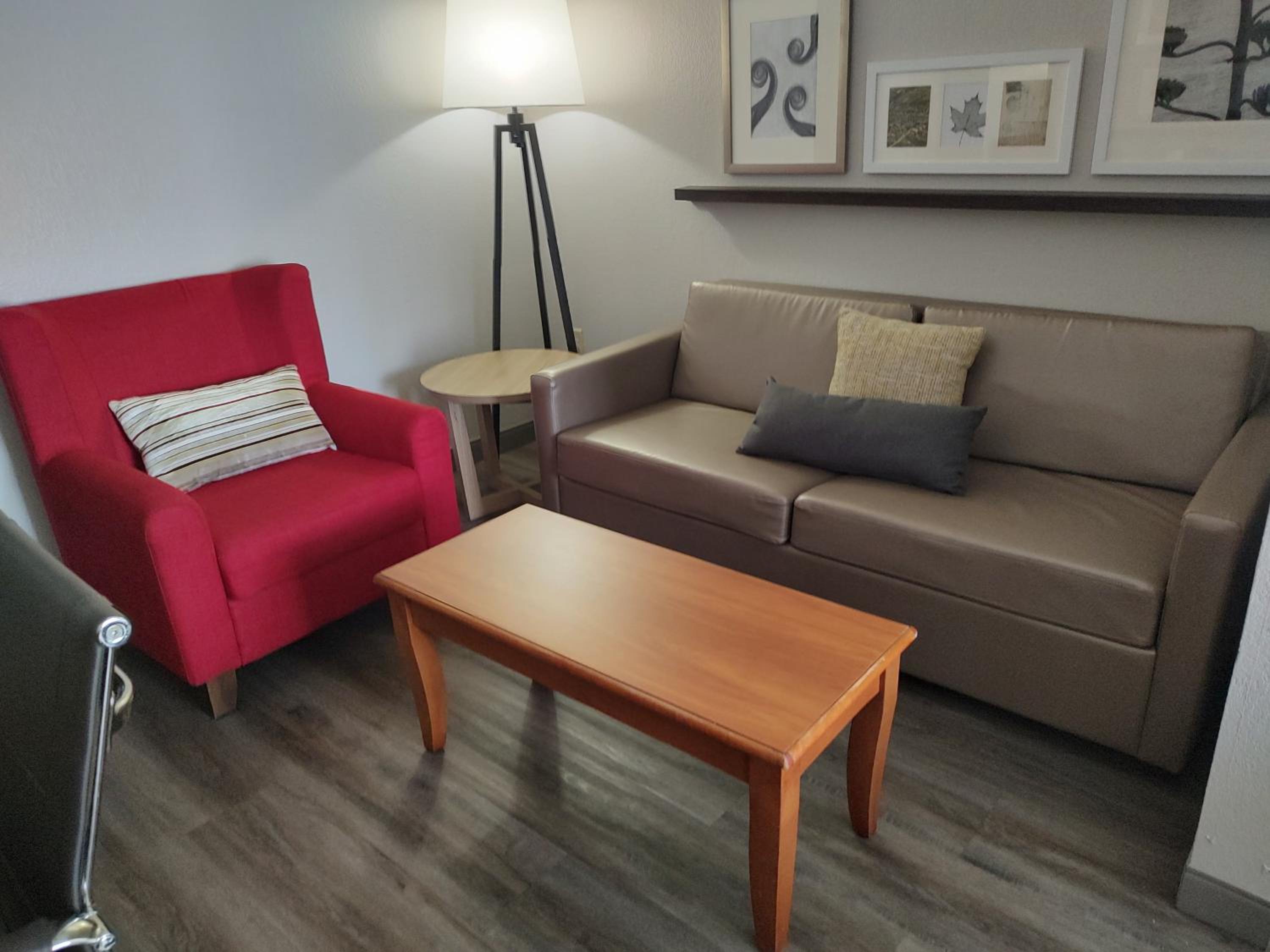 One-Bedroom King Suite - Non-Smoking - Photo 5