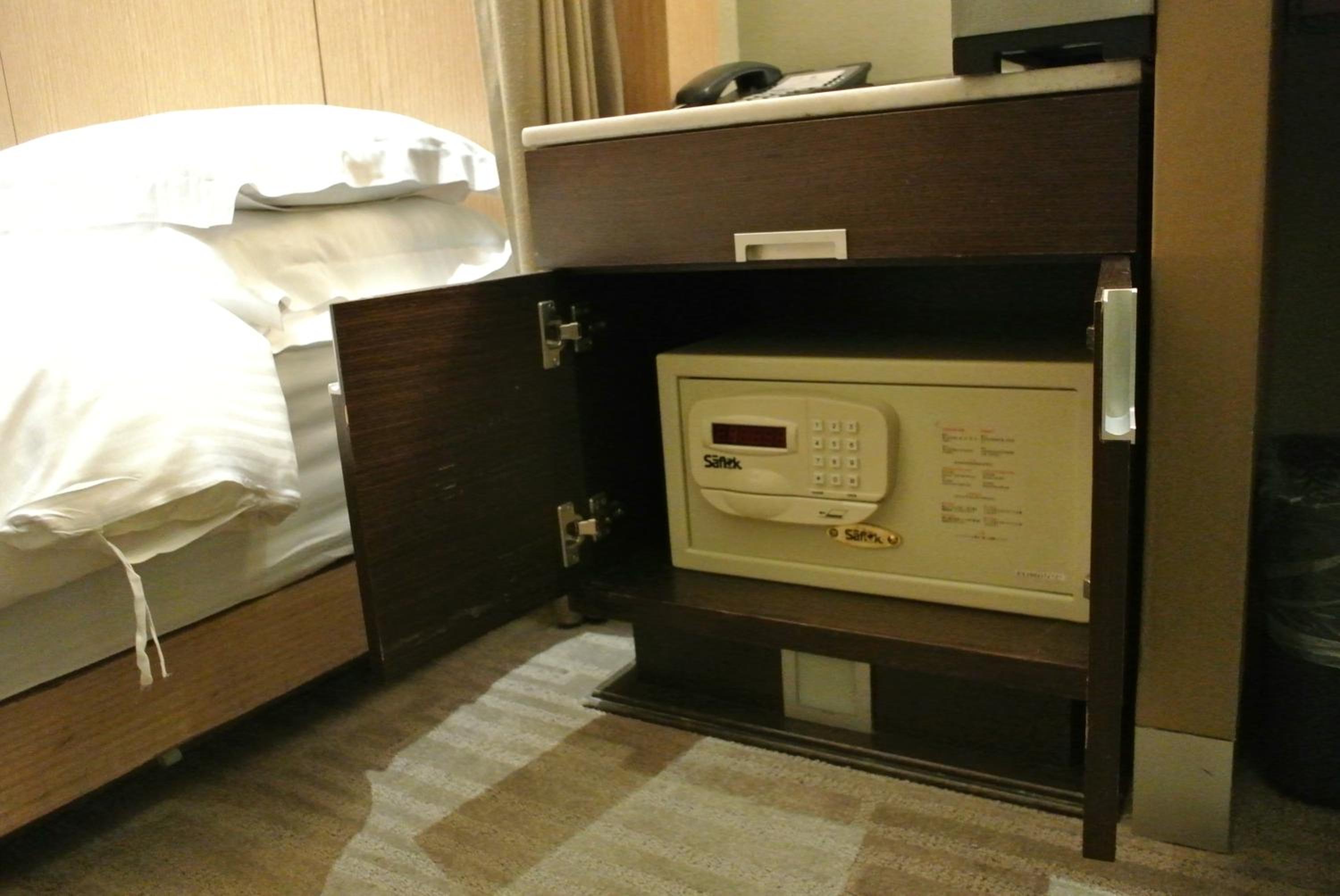 Standard Double Room(No Window) photo 3
