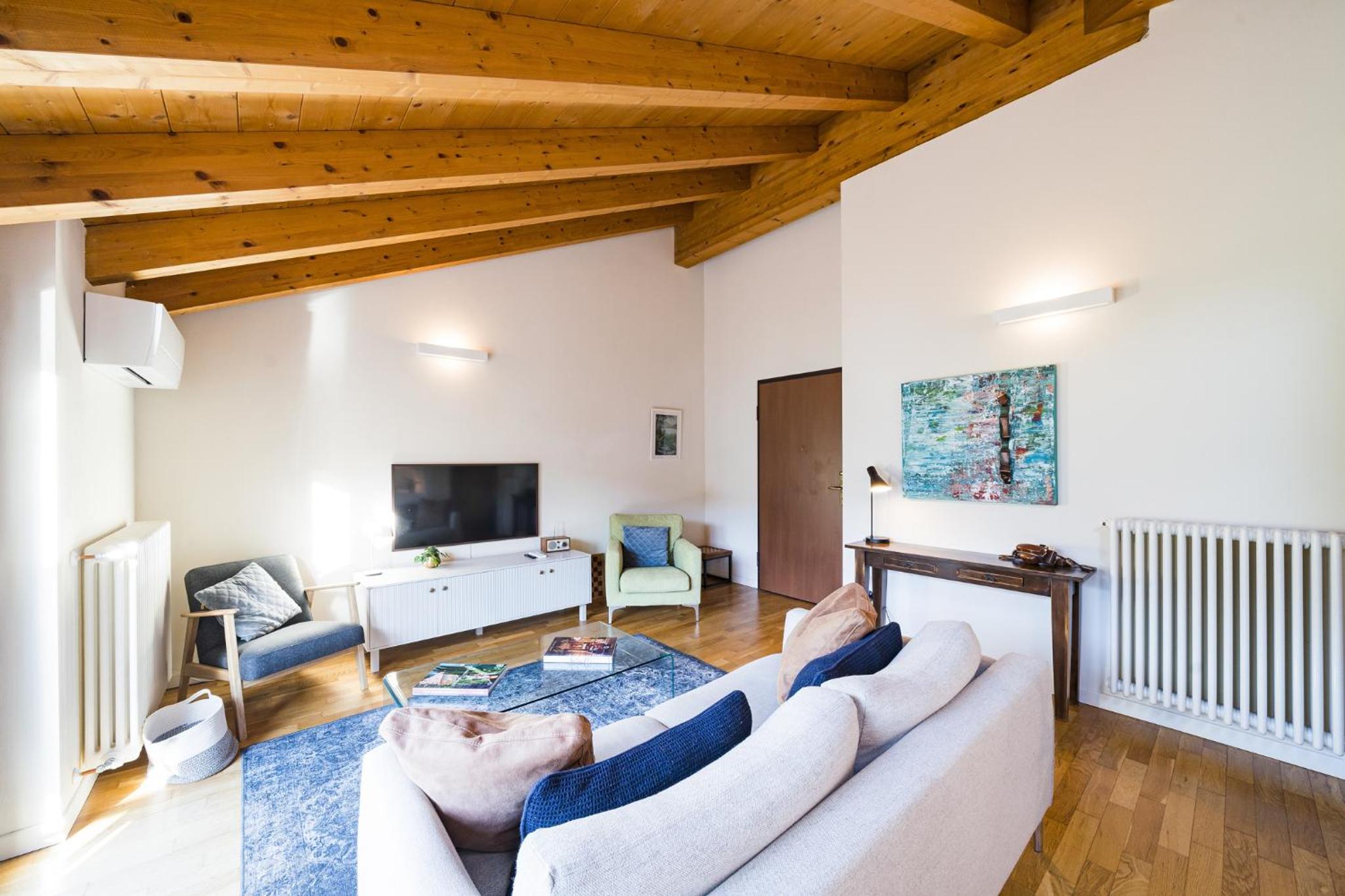 Apartment with Lake View