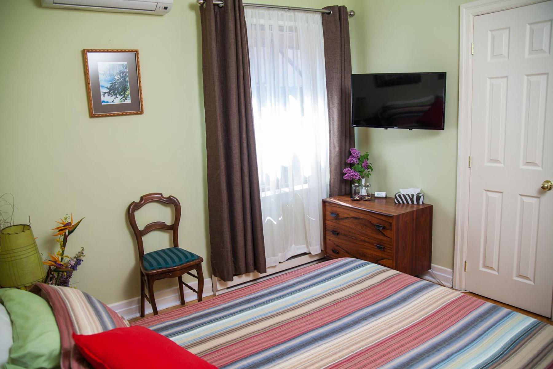Deluxe Queen Room