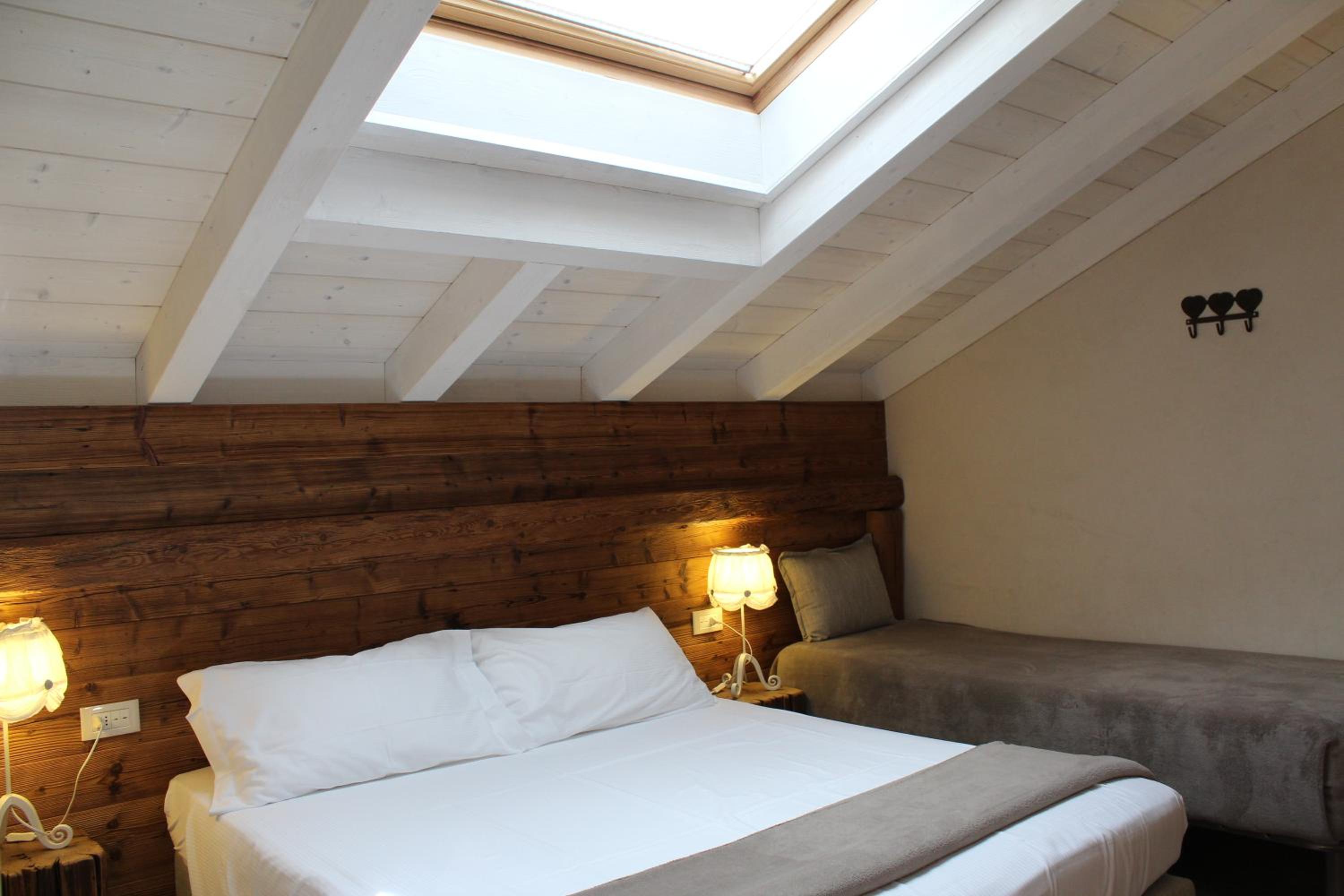 Comfort Triple Room with Shower photo 2