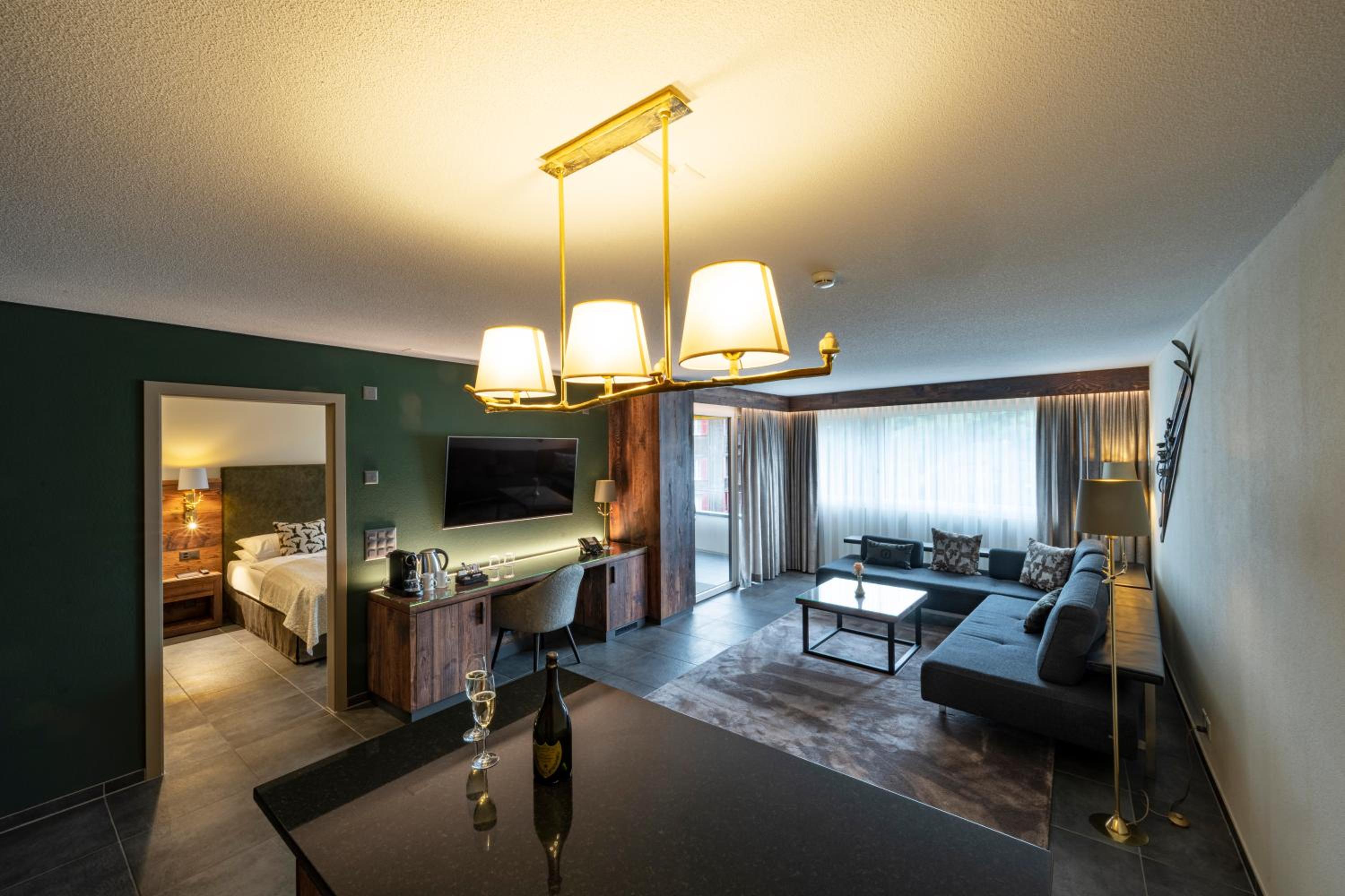 Superior One Bedroom Suite with Eiger view - Photo 4