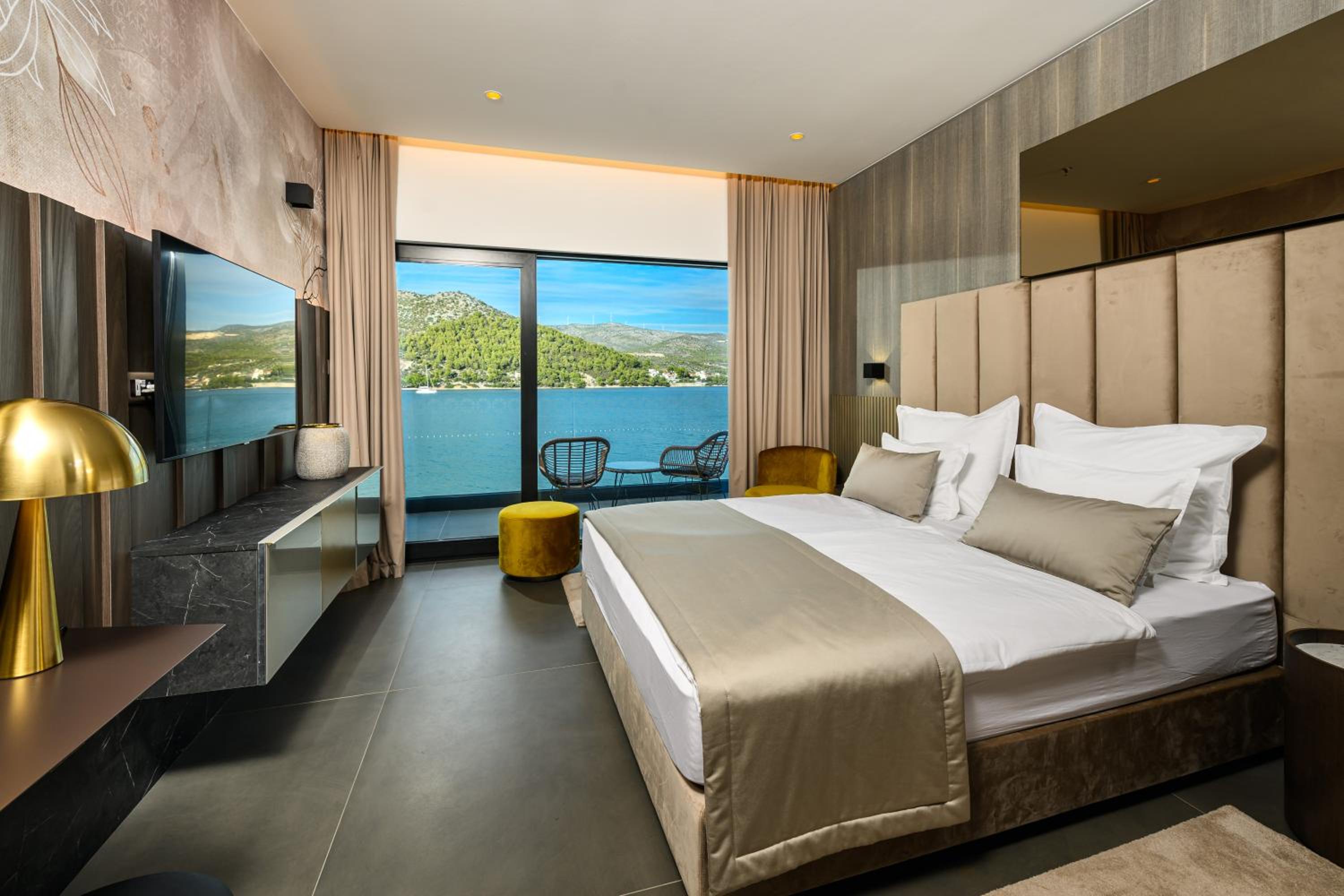 Superior Double or Twin Room with Sea View - Photo 1