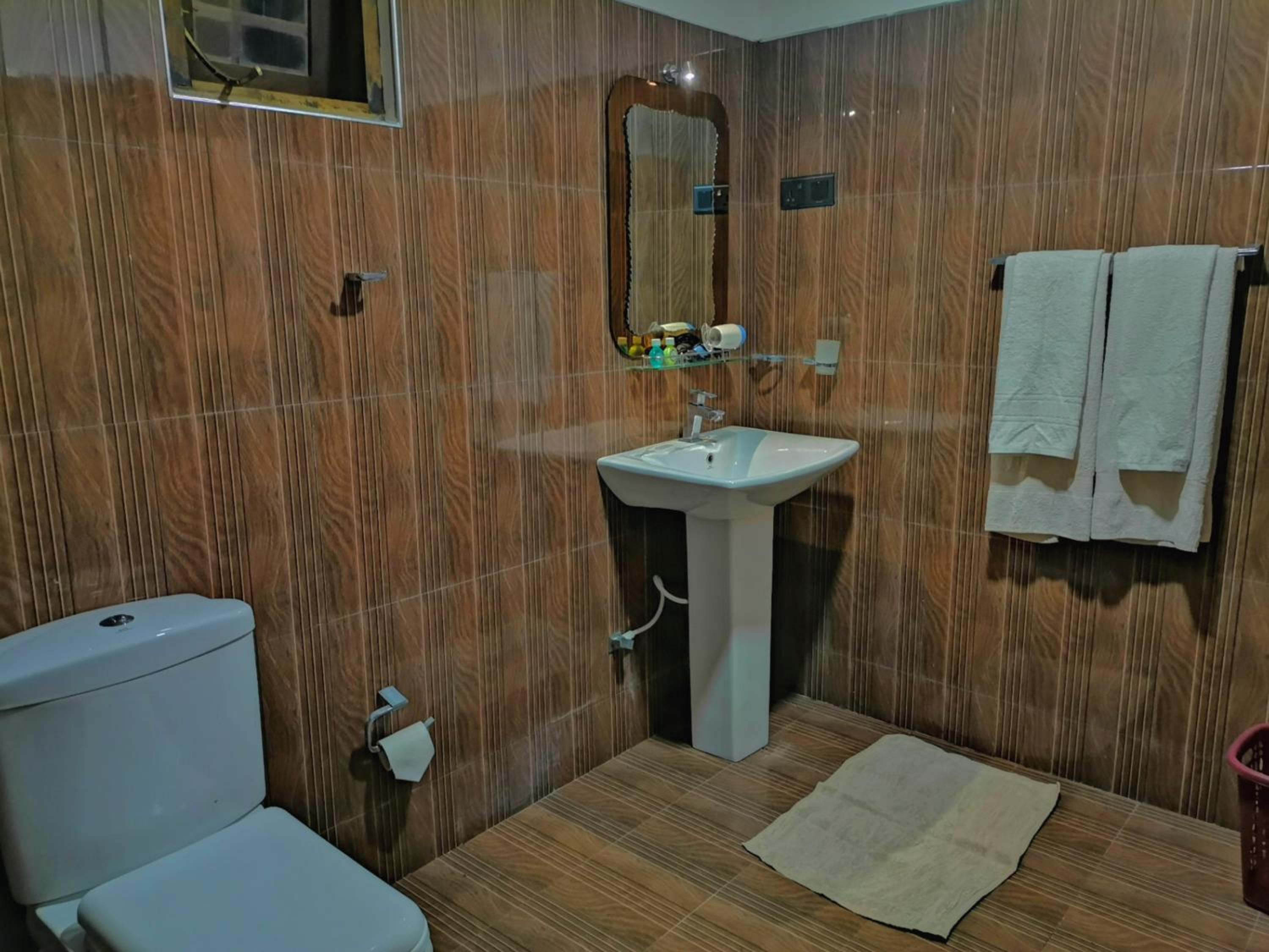 Deluxe Double Room (2 Adults + 1 Child) photo 2