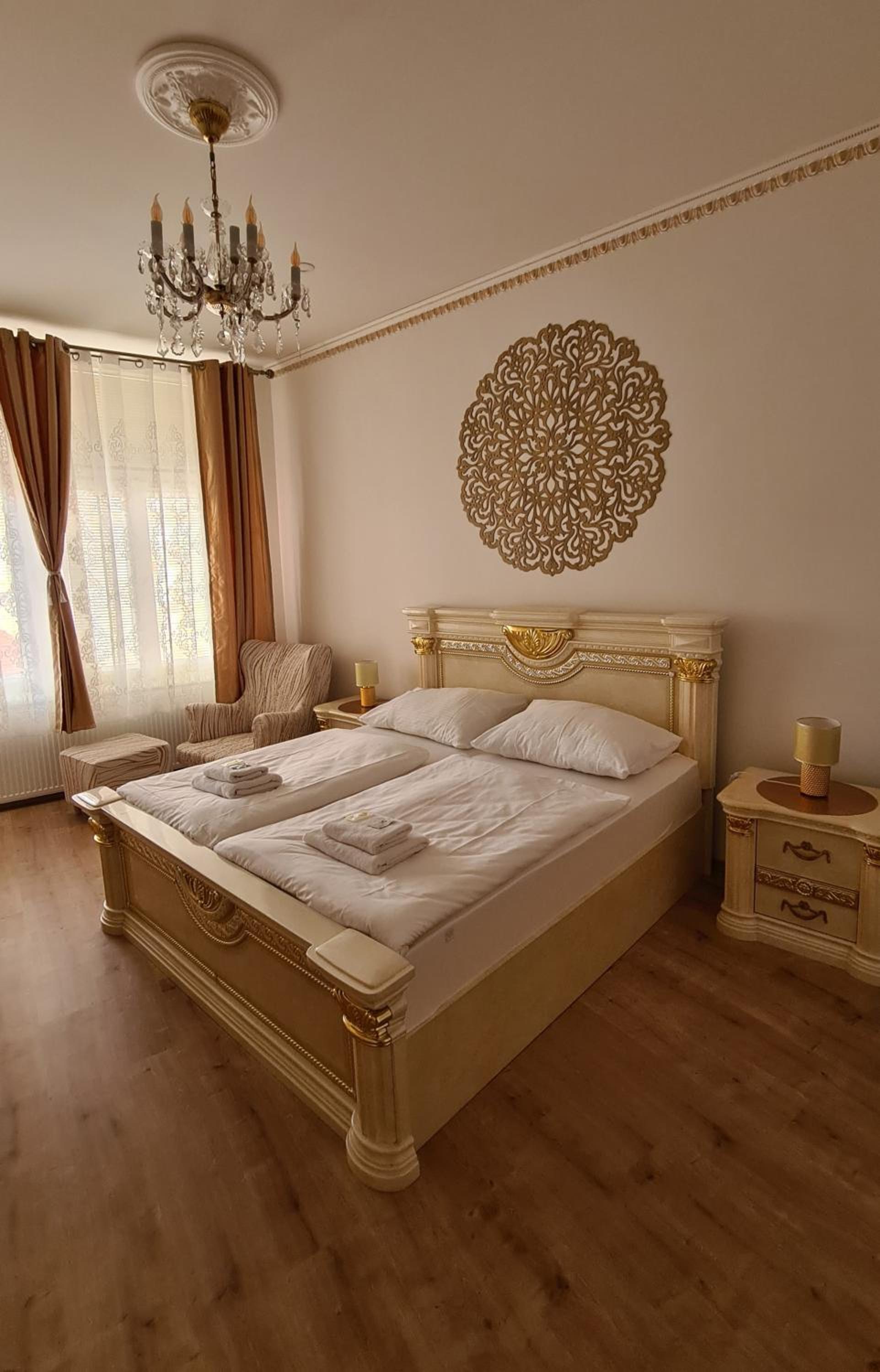 Deluxe King Suite - Photo 1