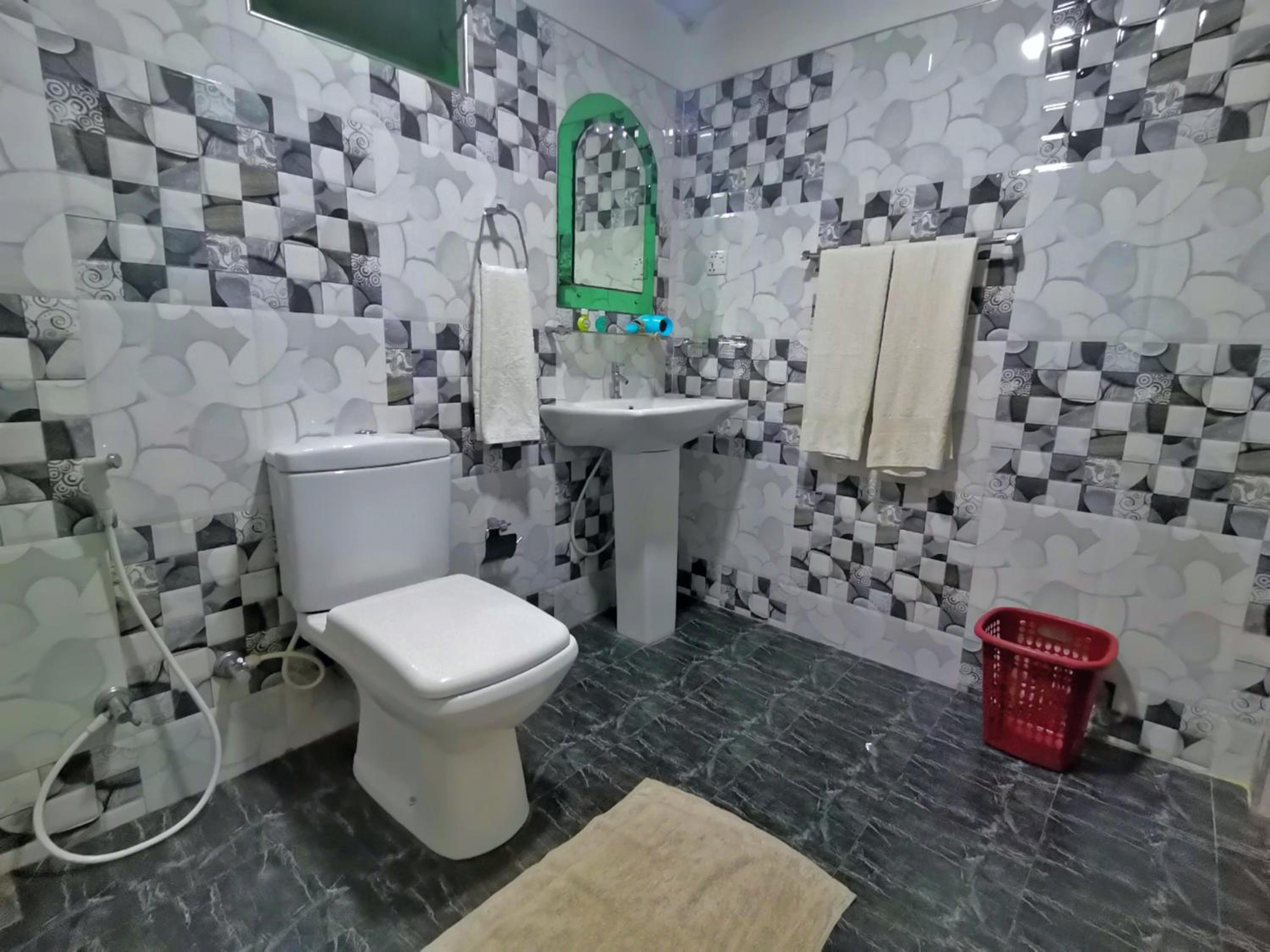 Family Room with Bathroom photo 2