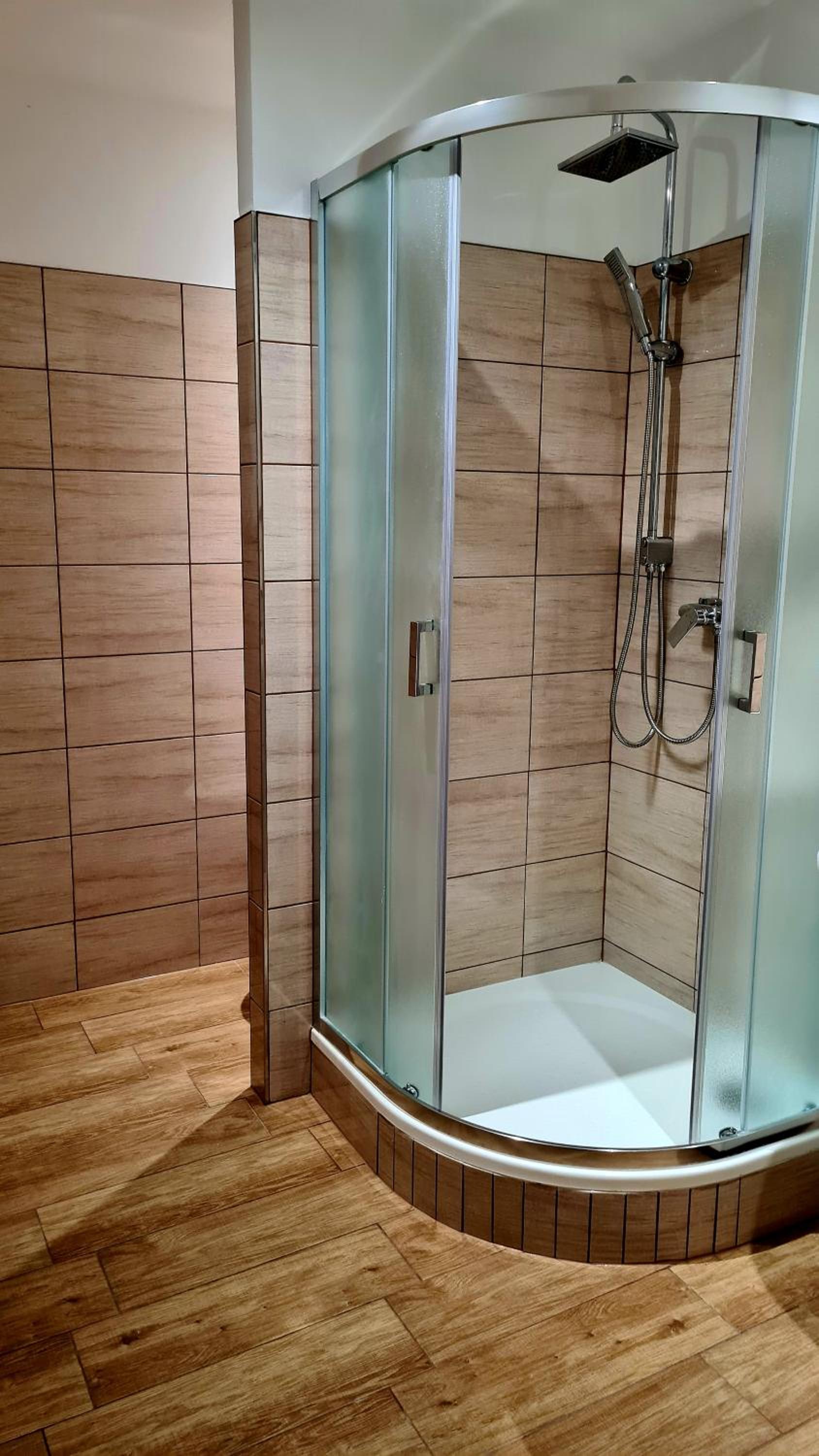 Deluxe King Suite - Photo 5