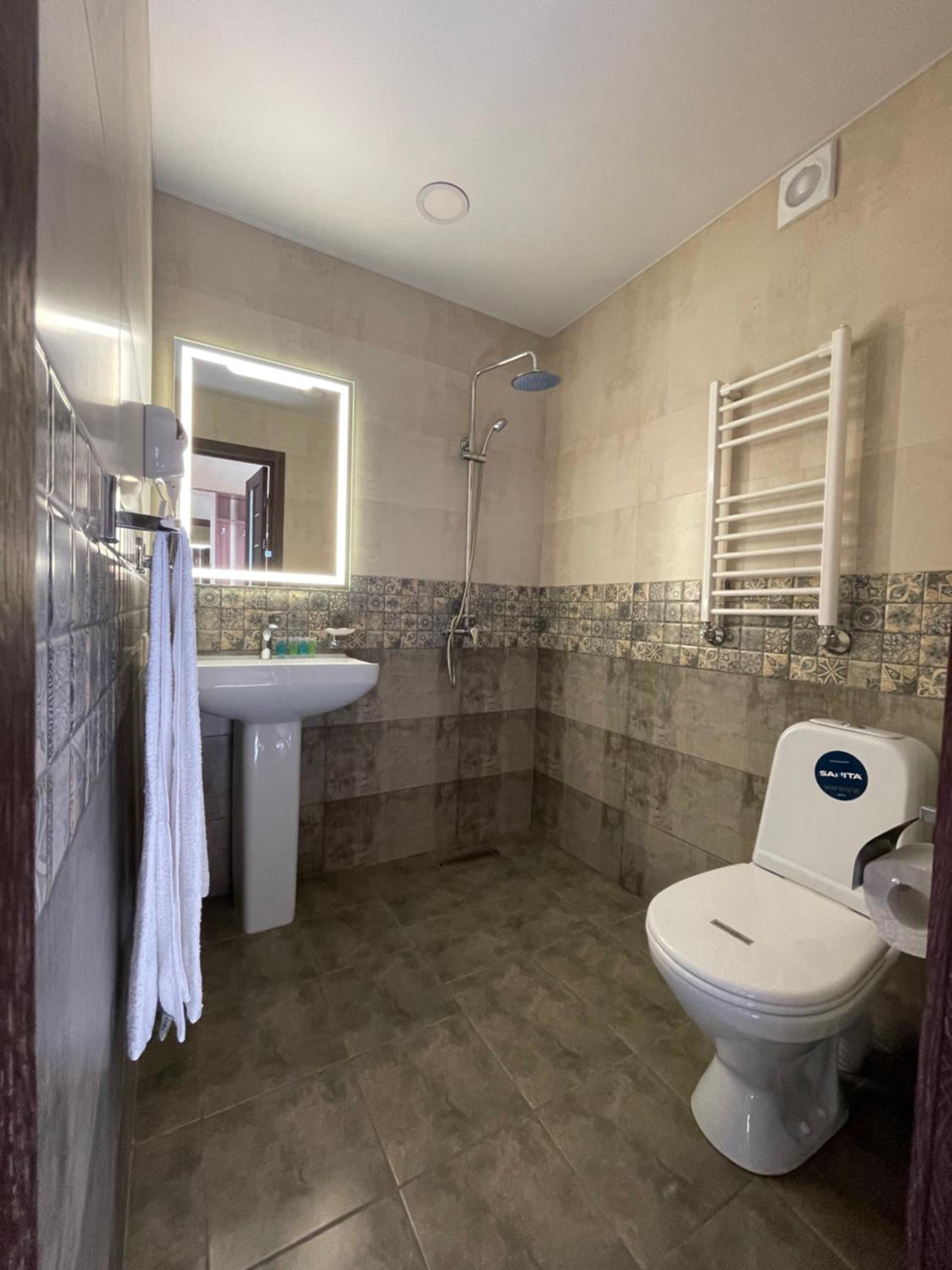 Large Double Room photo 2